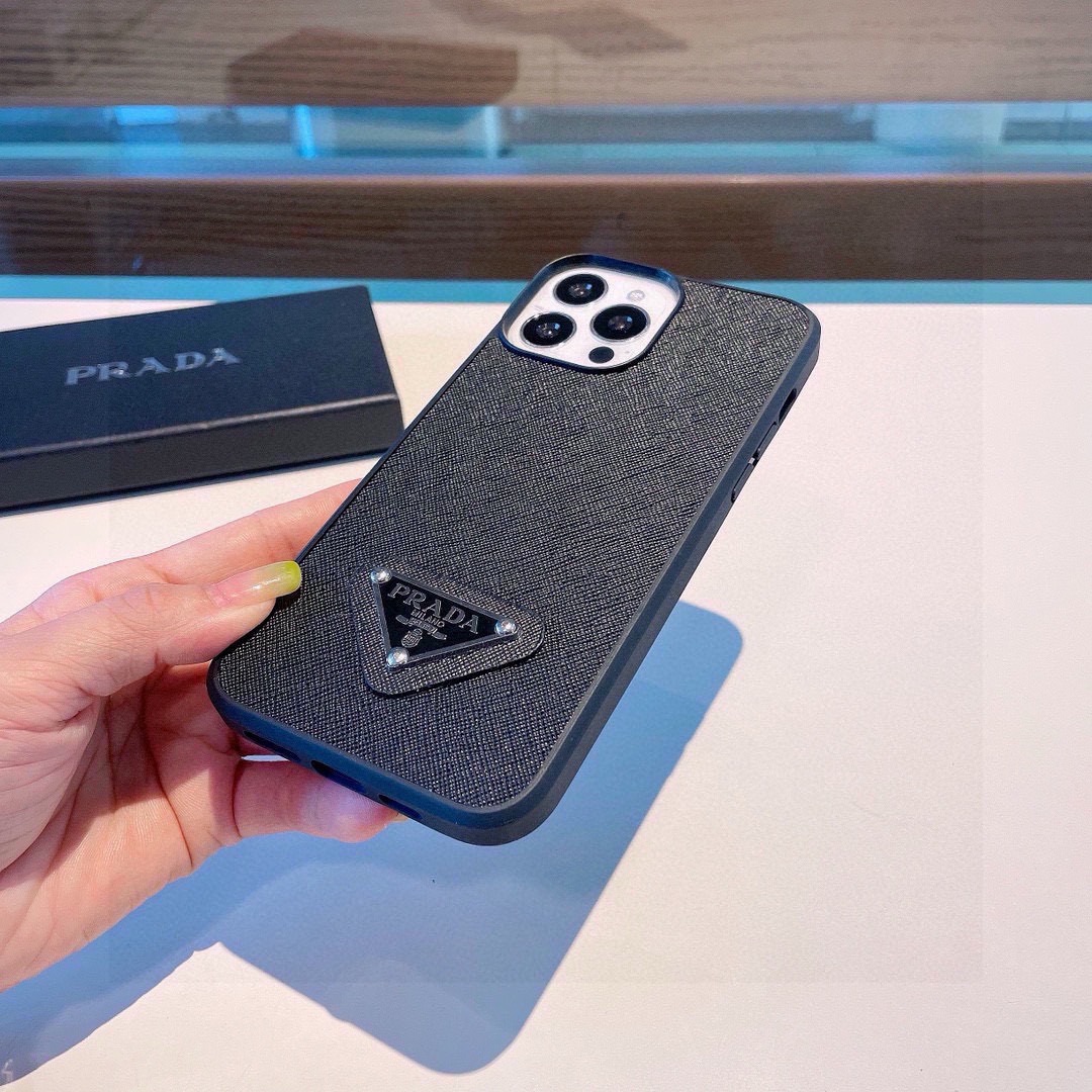 ❄️新款上架💠 普拉达·PRADA官网同款全包手机壳，精准孔位 
iPhone16系列更新 
型号：为了