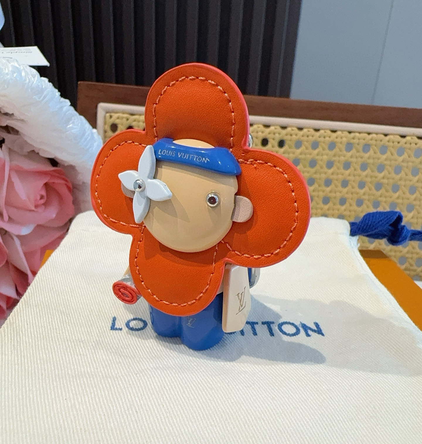 🆕Louis Vuitton 路易威登 薇薇安钥匙扣 LV包饰挂件 太阳花公仔 精钢五金  原版logo