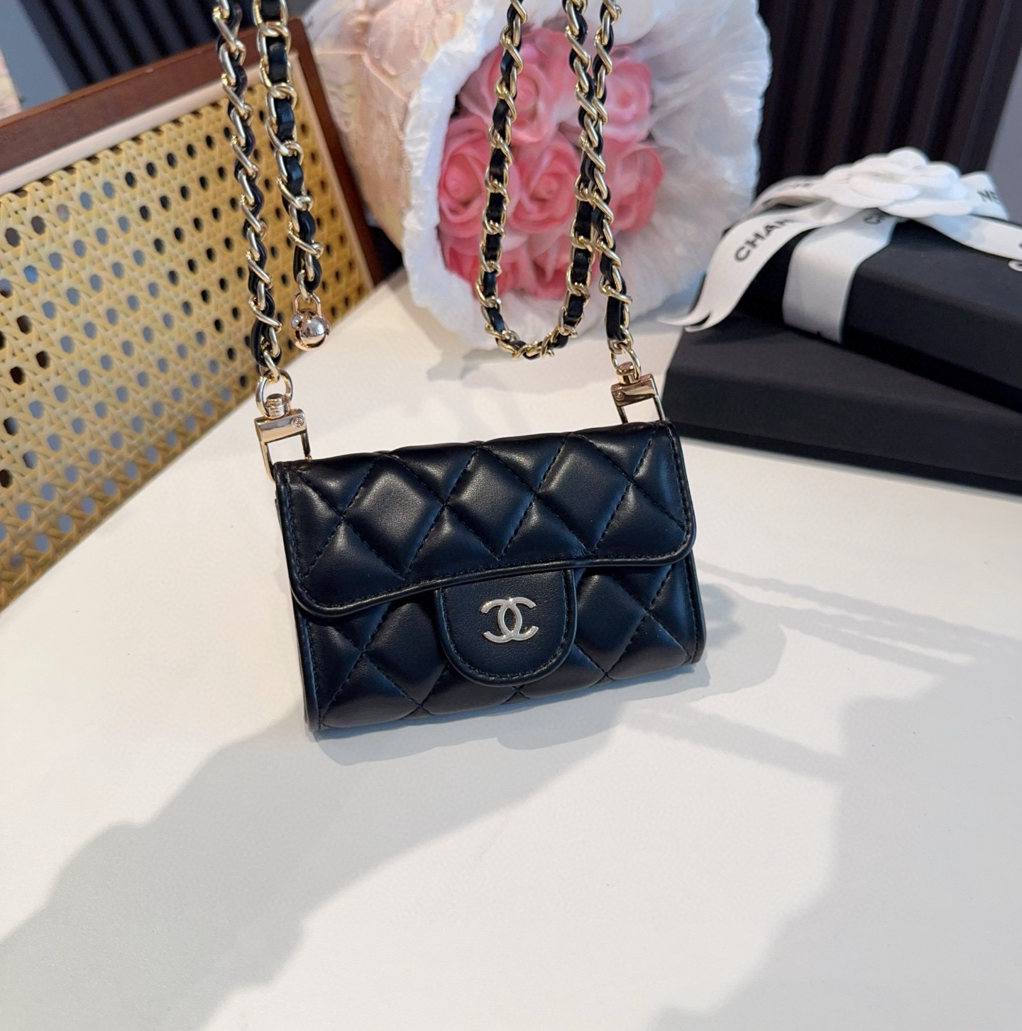 ❤️香奈儿CHANEL 金球mini斜挎包包 零钱包👛搭配金球链条⛓️挂绳可拆卸❤️可放耳机 纸巾 口红