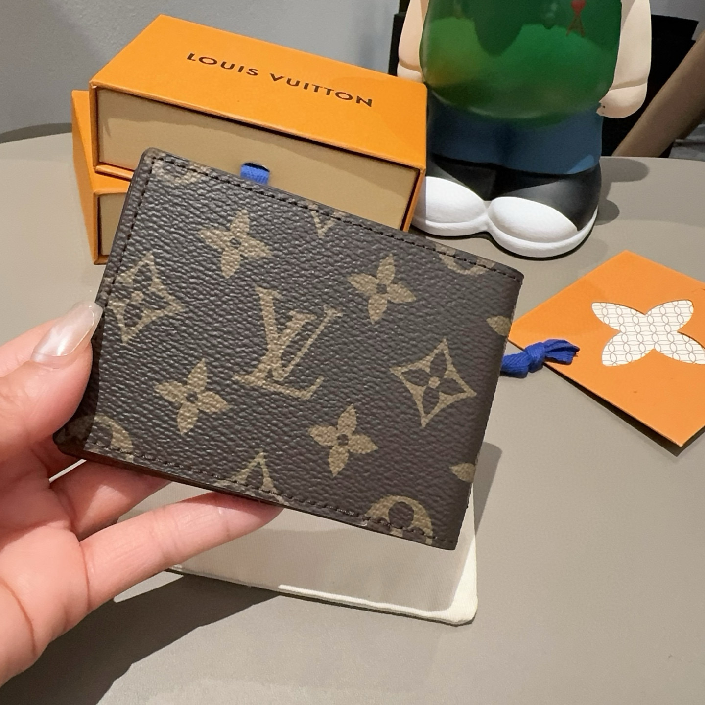  。LV卡通经典老花证件皮夹零钱包，唐老鸭 小柴犬图案，可放驾驶证 通行证 身份证等各种证件🪪经典老花卡