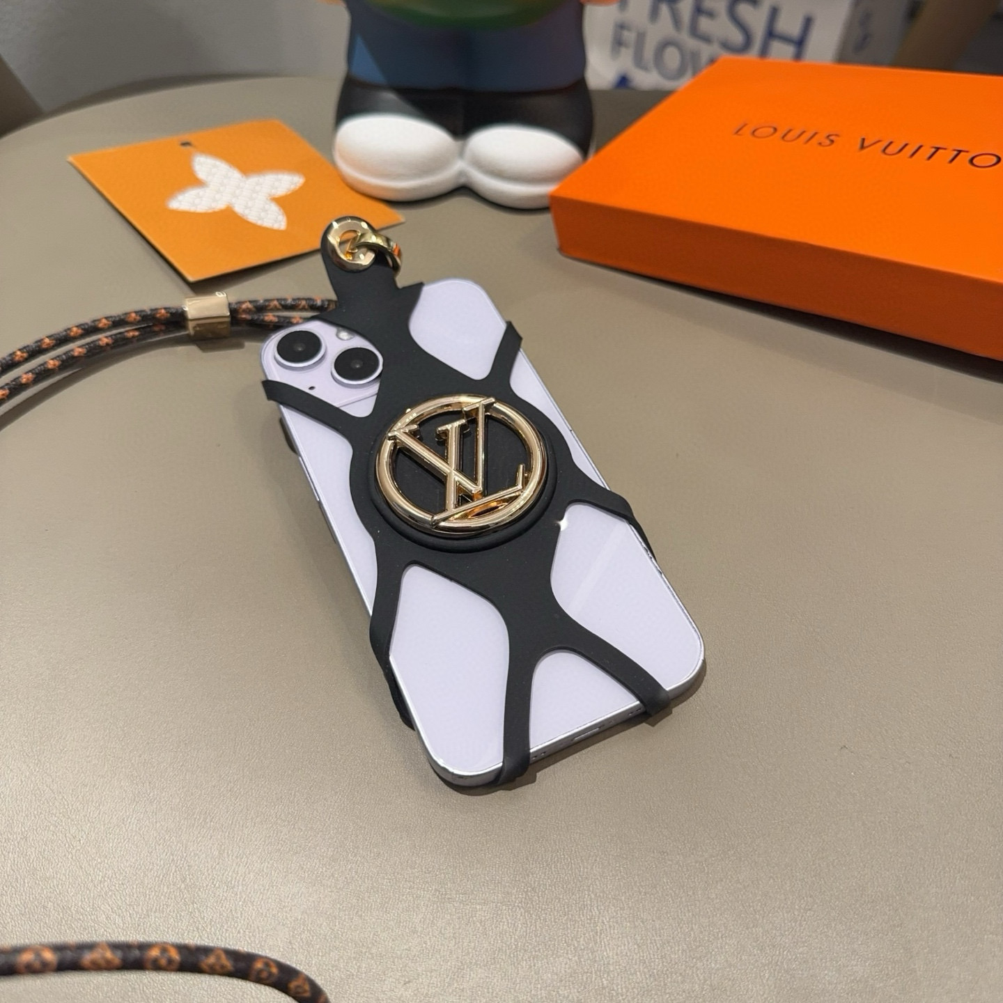  。火爆时尚圈的LV万能手机套来啦
LV定制款蜘蛛侠手机套 硅胶材质 
🚫所有手机壳都可以用🚫配盒子 挂