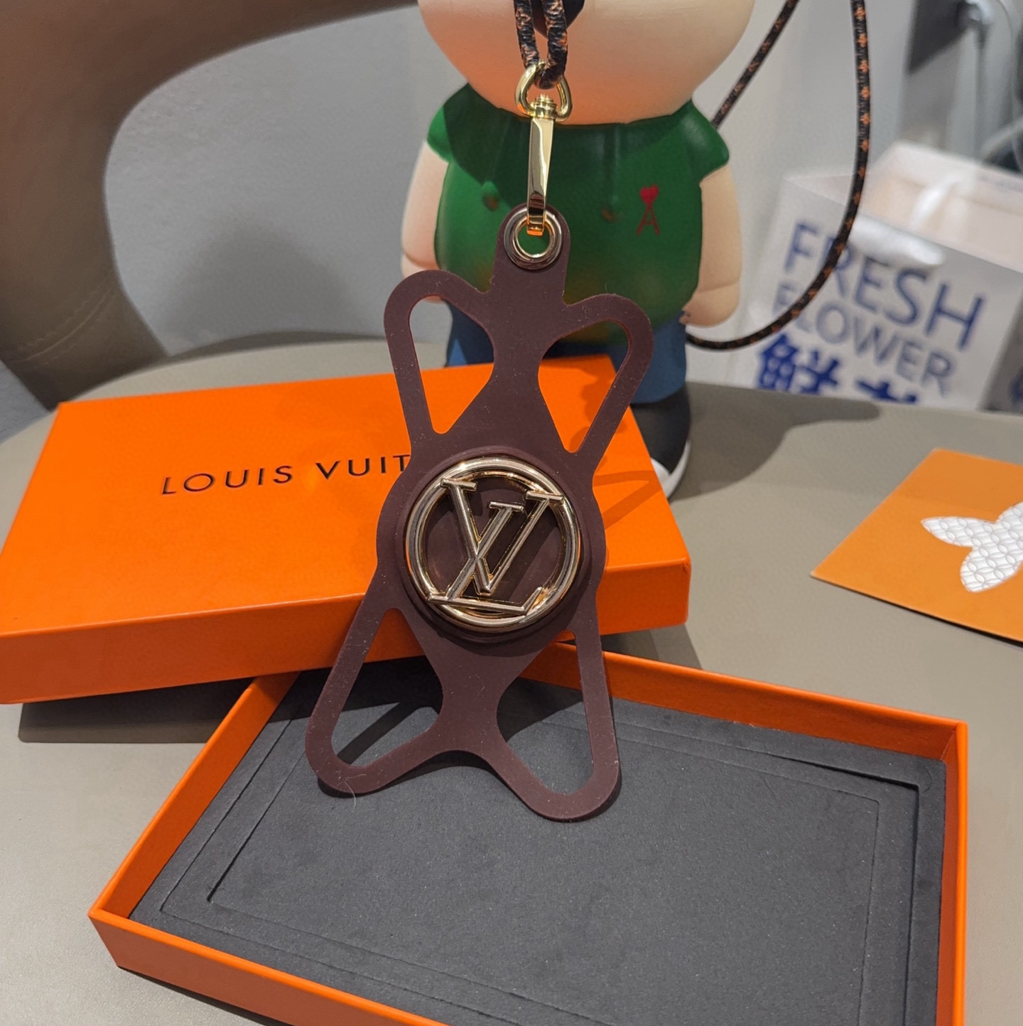  。火爆时尚圈的LV万能手机套来啦
LV定制款蜘蛛侠手机套 硅胶材质 
🚫所有手机壳都可以用🚫配盒子 挂