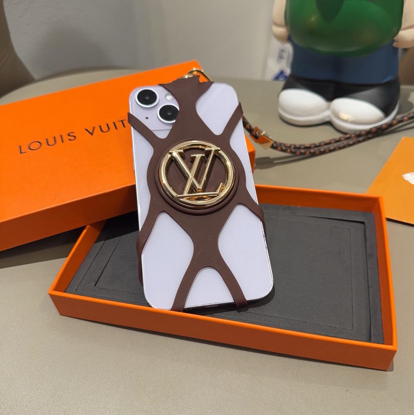  。火爆时尚圈的LV万能手机套来啦
LV定制款蜘蛛侠手机套 硅胶材质 
🚫所有手机壳都可以用🚫配盒子 挂