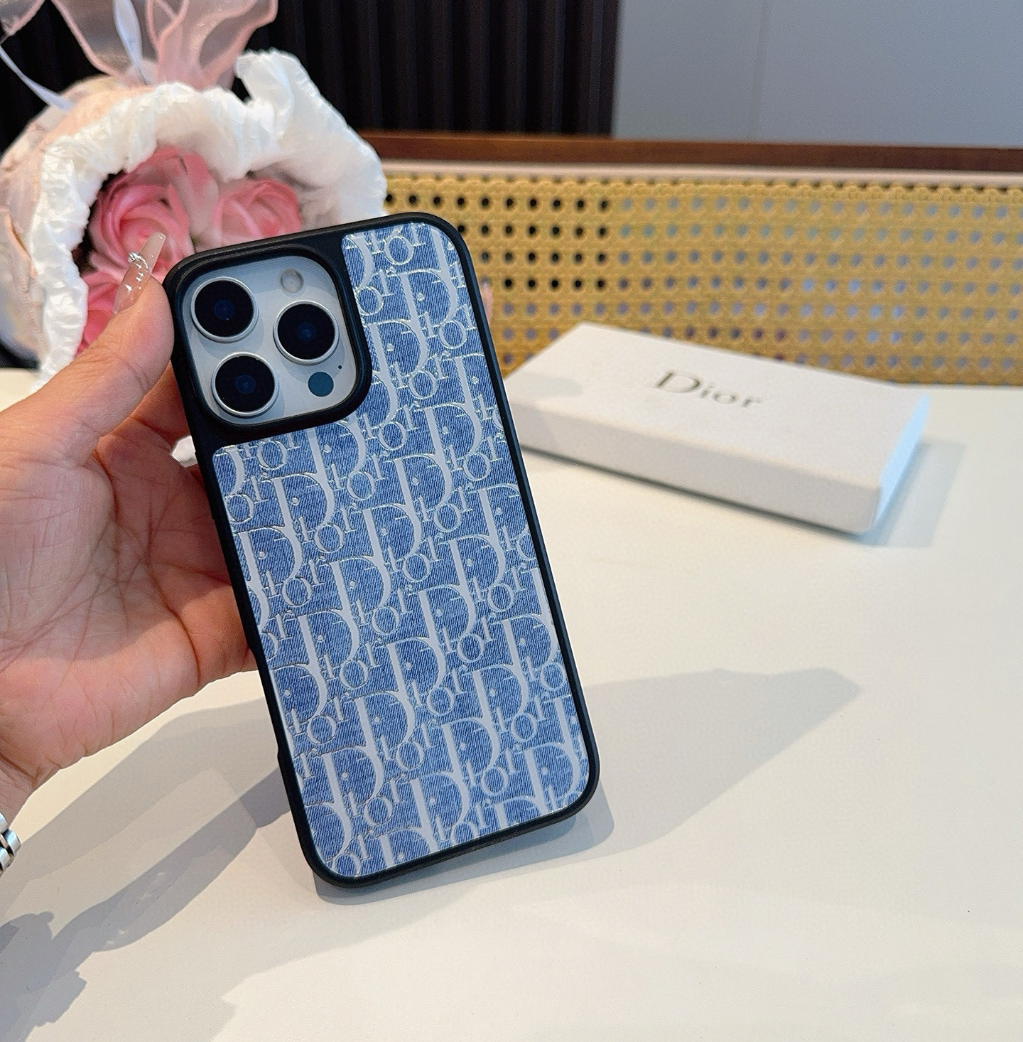 。 Dior迪奥新品手机壳 牛仔蓝新工艺鎏金工艺玻璃壳
烟花 电镀玻璃磁吸手机壳
型号:为了不出现报错