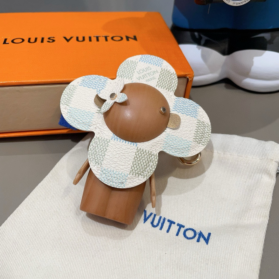 🆕LOUIS VUITTON新款包饰与钥匙扣。LV薇薇安太阳花包包挂件 手机壳挂件
可满足各种时尚品味