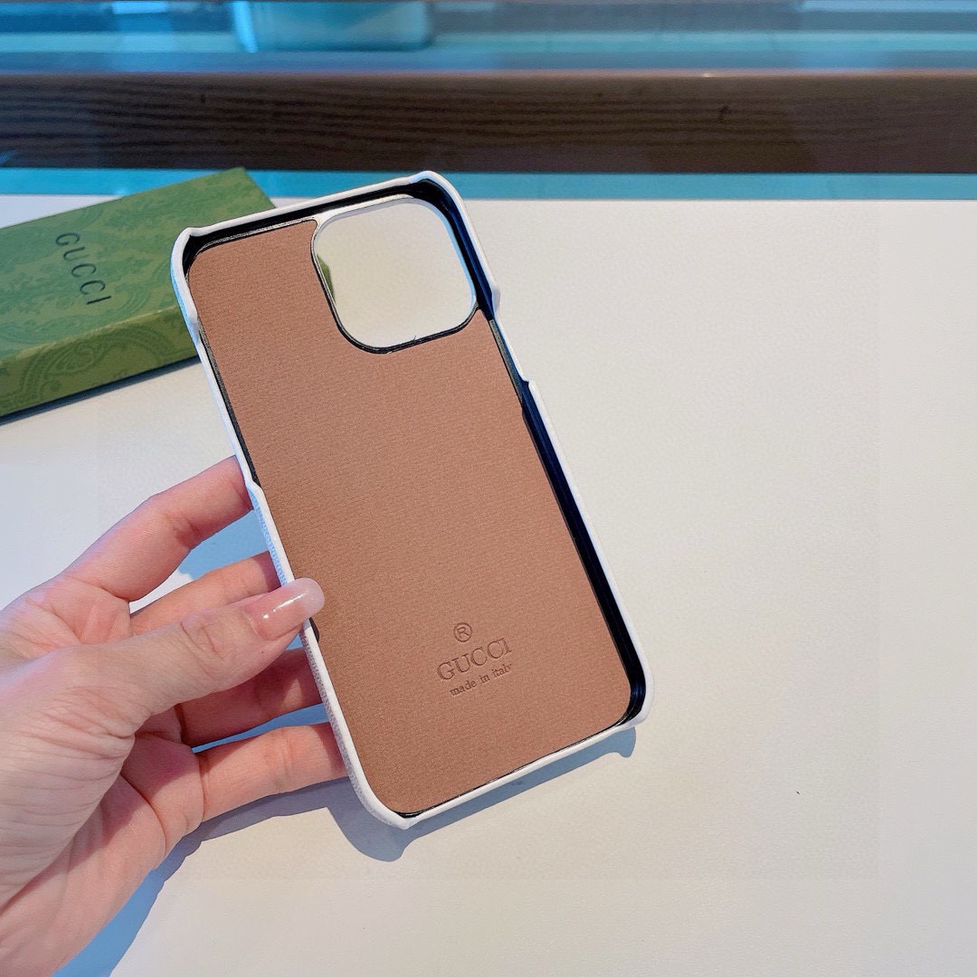 ❤️古驰Gucci经典老花壳，金属标油边手机壳，官网同步发售
iPhone16系列更新 
iPhone1