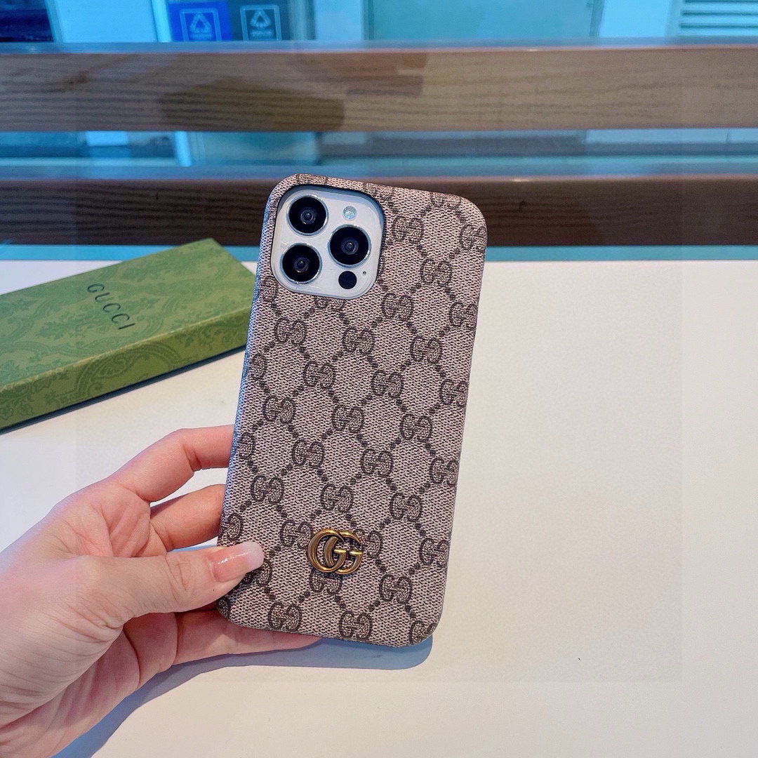 ❤️古驰Gucci经典老花壳，金属标油边手机壳，官网同步发售
iPhone16系列更新 
iPhone1