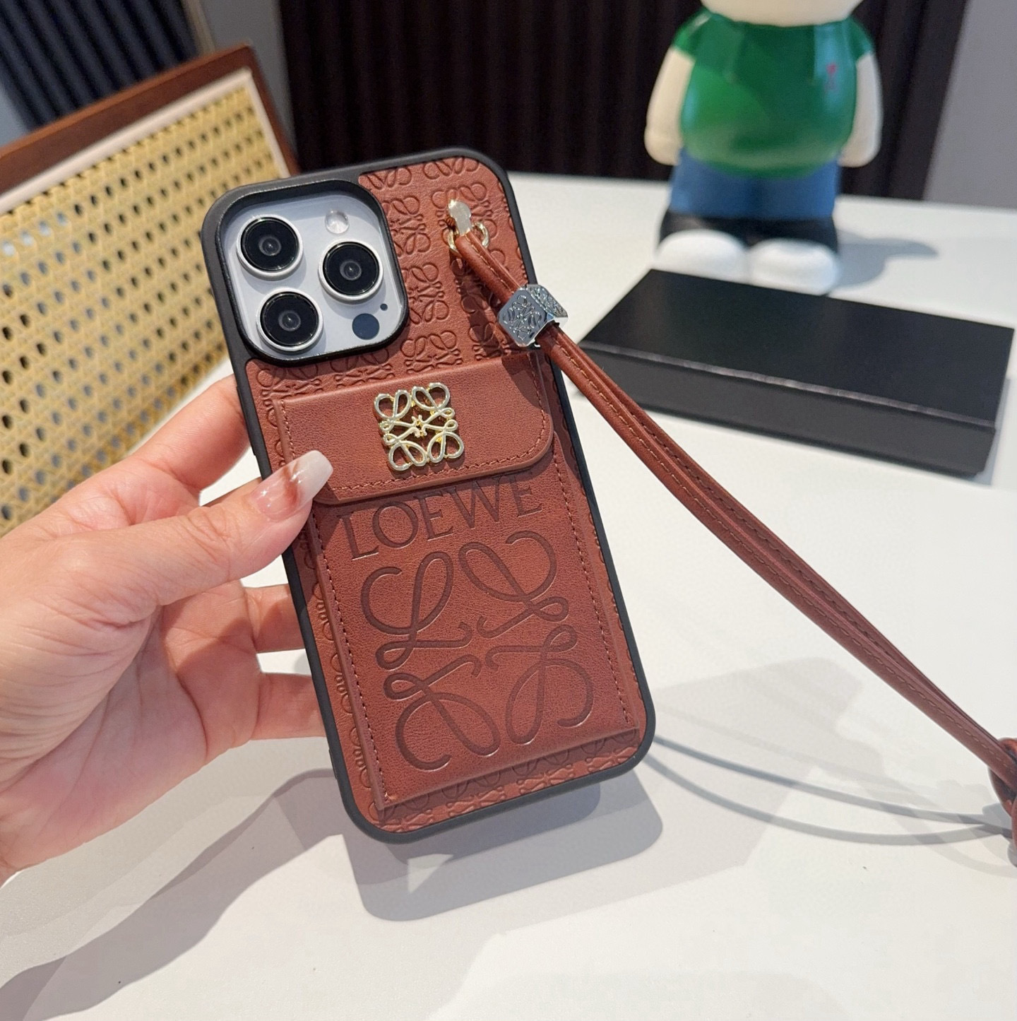 💕罗意威.Loewe翻盖插卡手机壳 短款手腕绳 插卡手机壳
型号:为了不出现报错型号,请打开本机查看手
