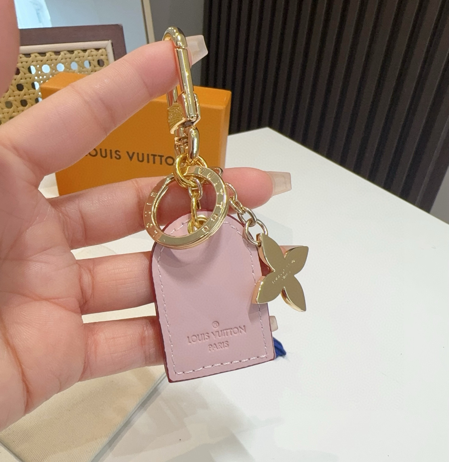  🆕  LV经典老花钥匙扣 包饰与钥匙扣挂件
LV Cherished Tab 钥匙扣结合 Monogr