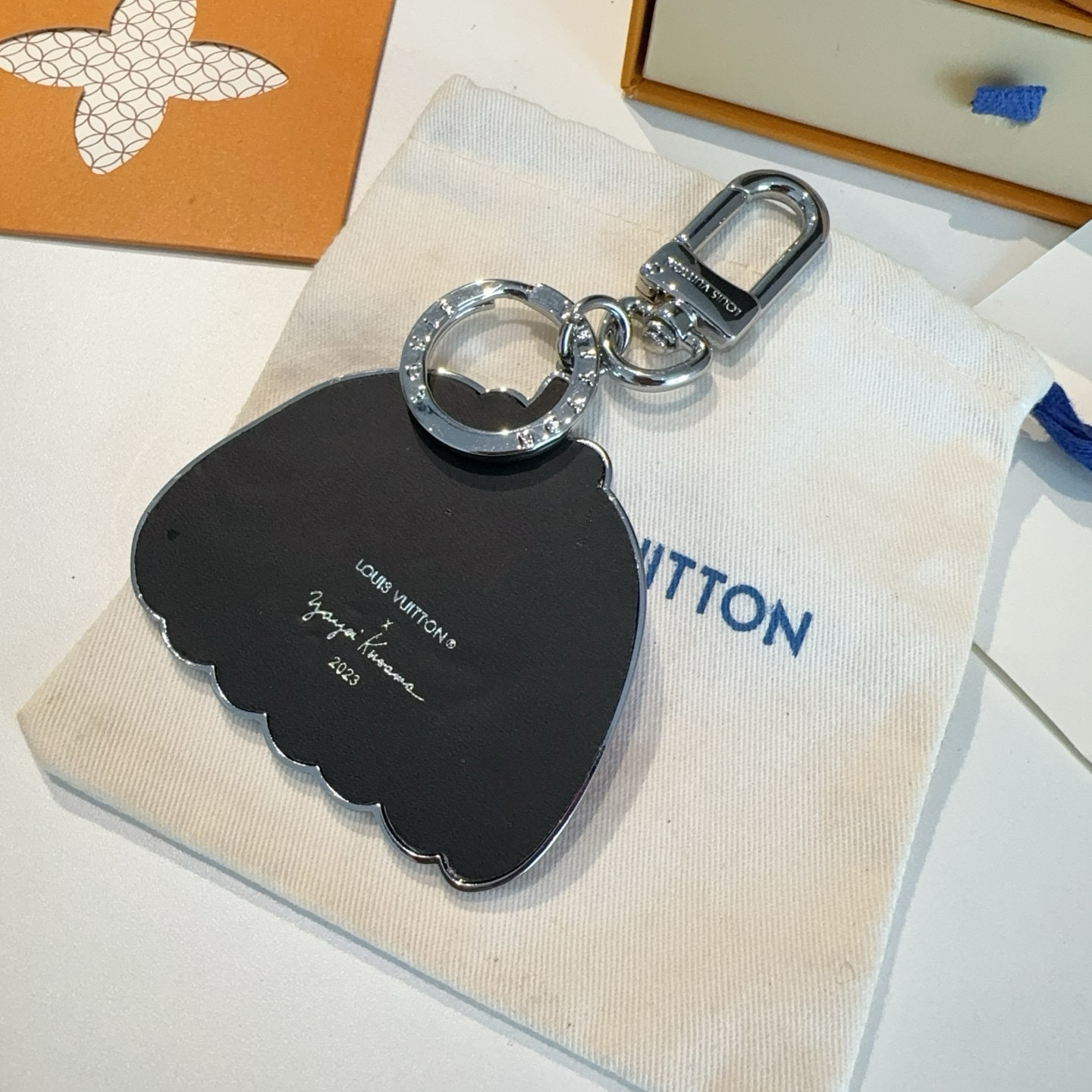  。LV草间弥生南瓜钥匙扣挂件 包包挂饰 Louis Vuitton 路易威登LV&草间弥生南瓜🎃钥匙扣