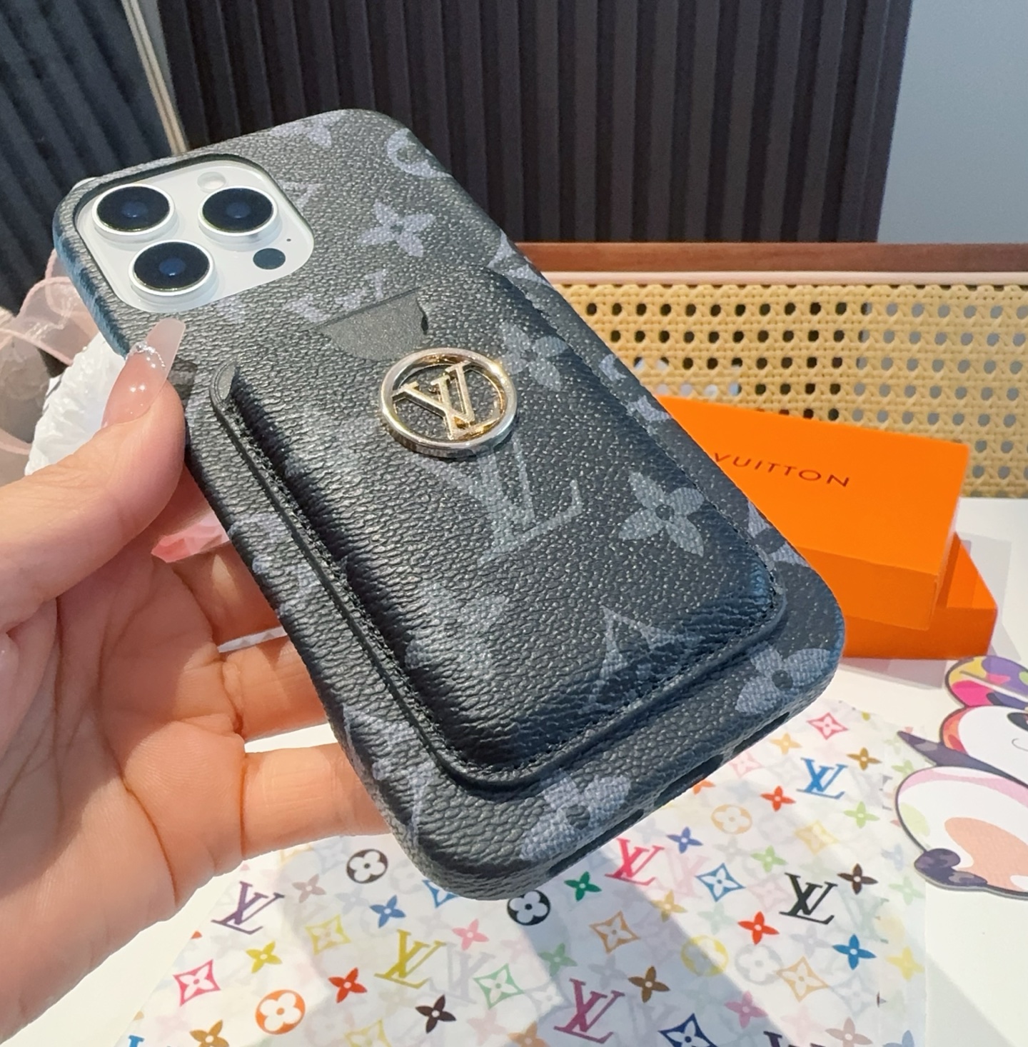  🆕Lv经典爆款手机壳 卡包 lv老花插卡四包壳
 驴牌里的艺术性设计，为LV注入高端时尚
型号：为了不