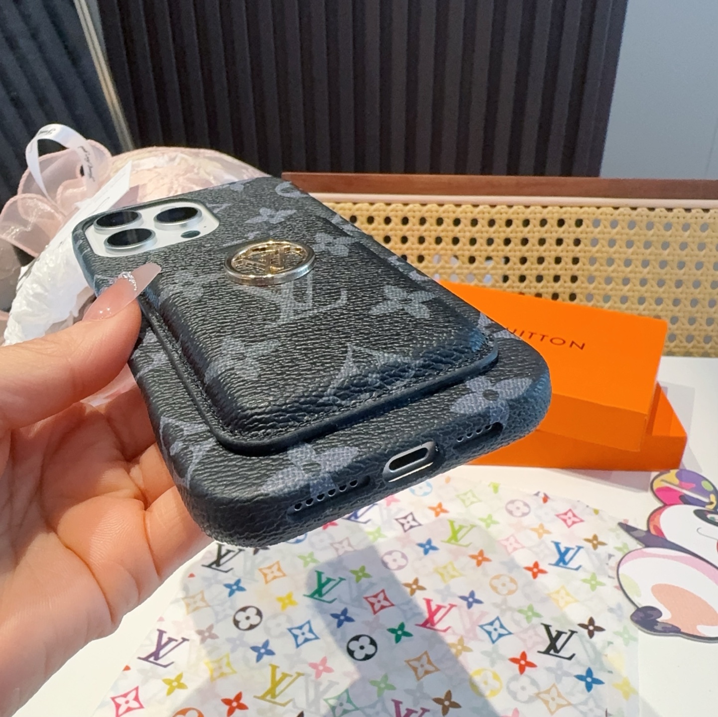  🆕Lv经典爆款手机壳 卡包 lv老花插卡四包壳
 驴牌里的艺术性设计，为LV注入高端时尚
型号：为了不