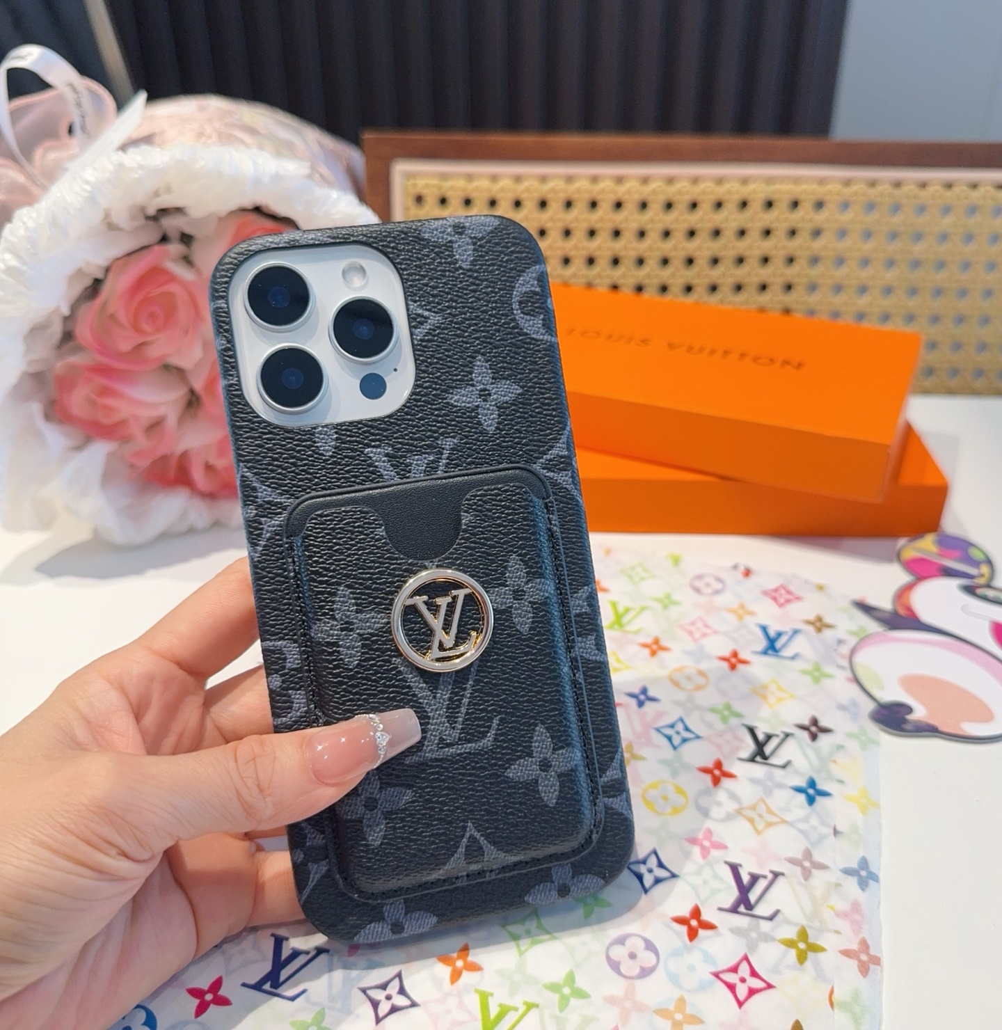  🆕Lv经典爆款手机壳 卡包 lv老花插卡四包壳
 驴牌里的艺术性设计，为LV注入高端时尚
型号：为了不