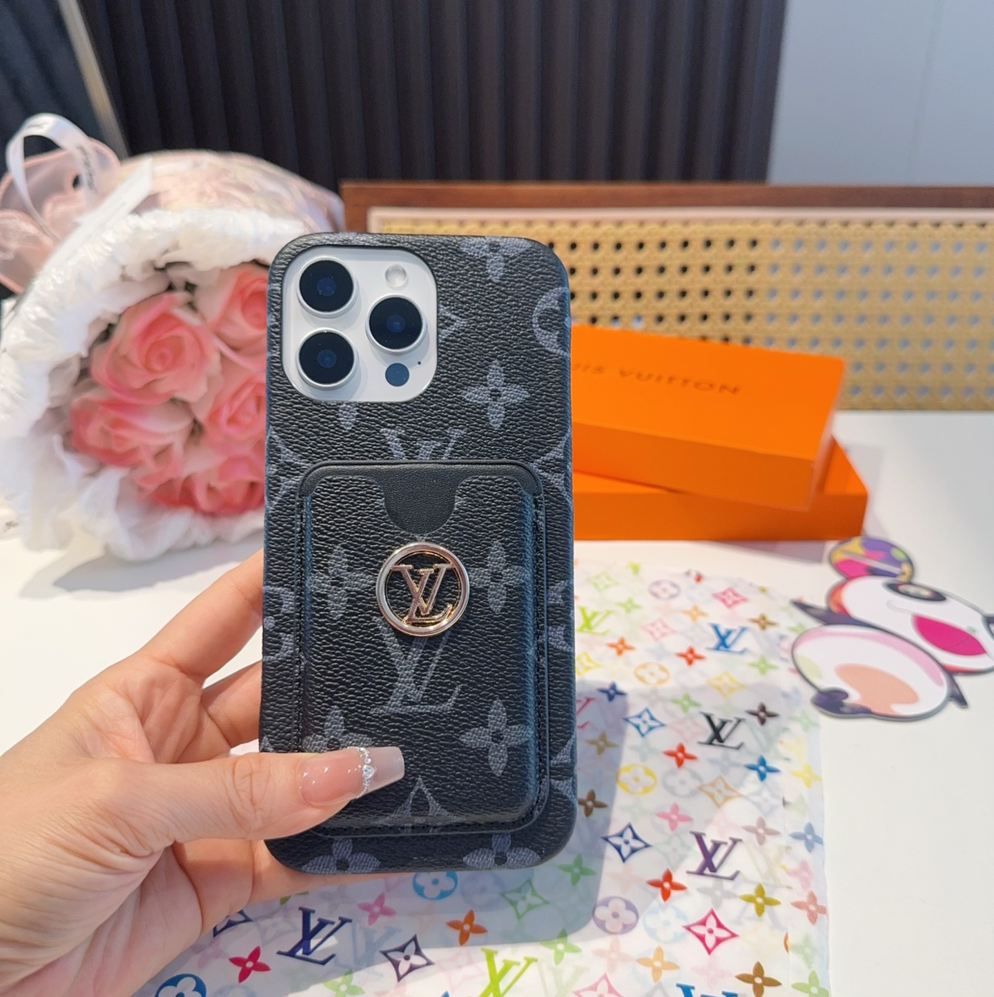  🆕Lv经典爆款手机壳 卡包 lv老花插卡四包壳
 驴牌里的艺术性设计，为LV注入高端时尚
型号：为了不