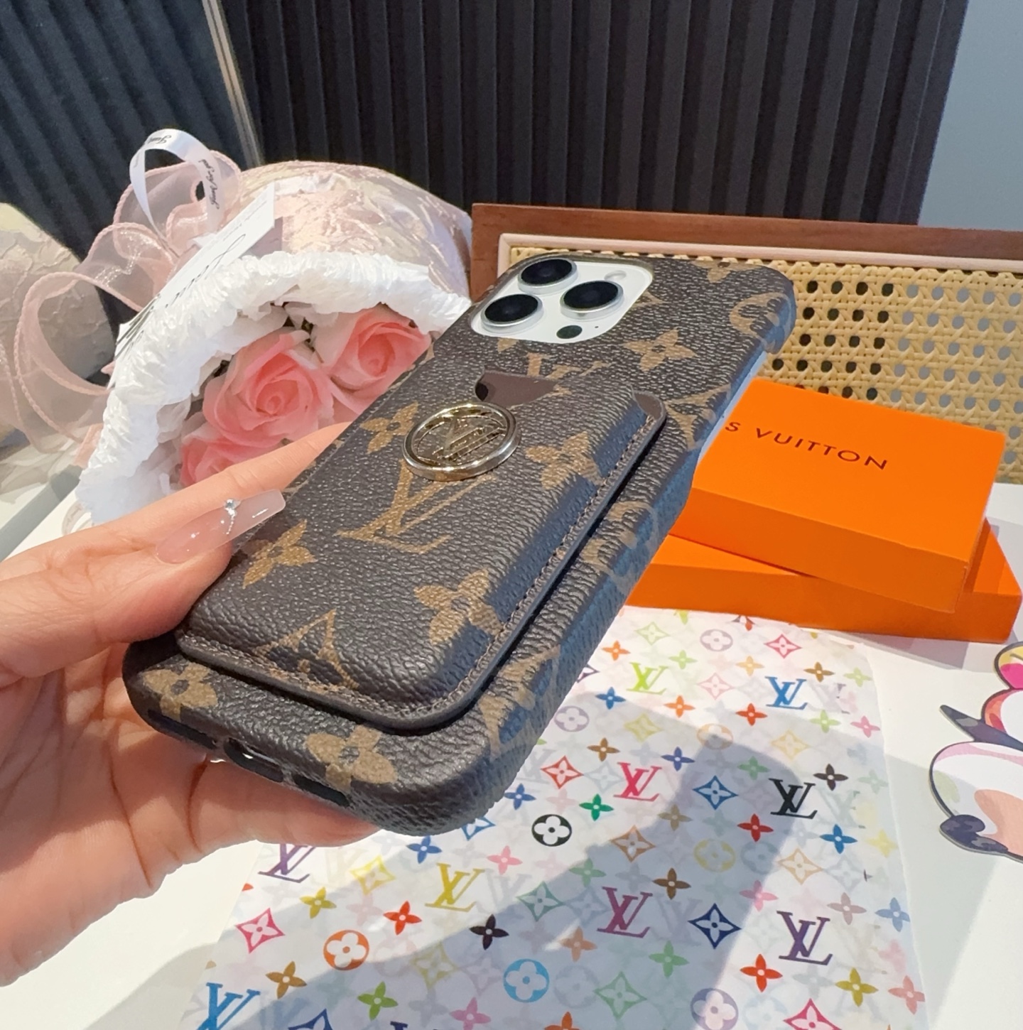  🆕Lv经典爆款手机壳 卡包 lv老花插卡四包壳
 驴牌里的艺术性设计，为LV注入高端时尚
型号：为了不