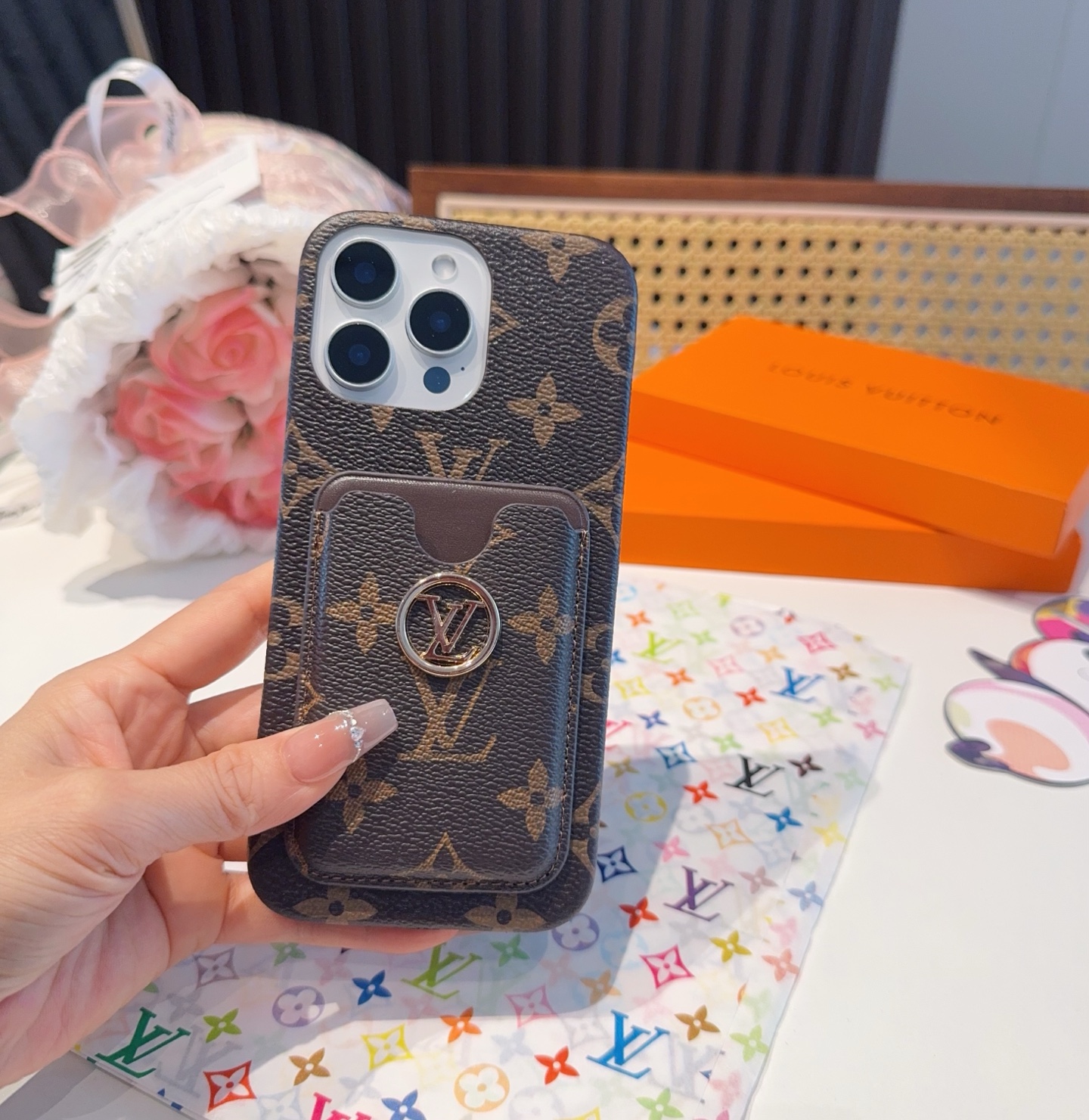  🆕Lv经典爆款手机壳 卡包 lv老花插卡四包壳
 驴牌里的艺术性设计，为LV注入高端时尚
型号：为了不