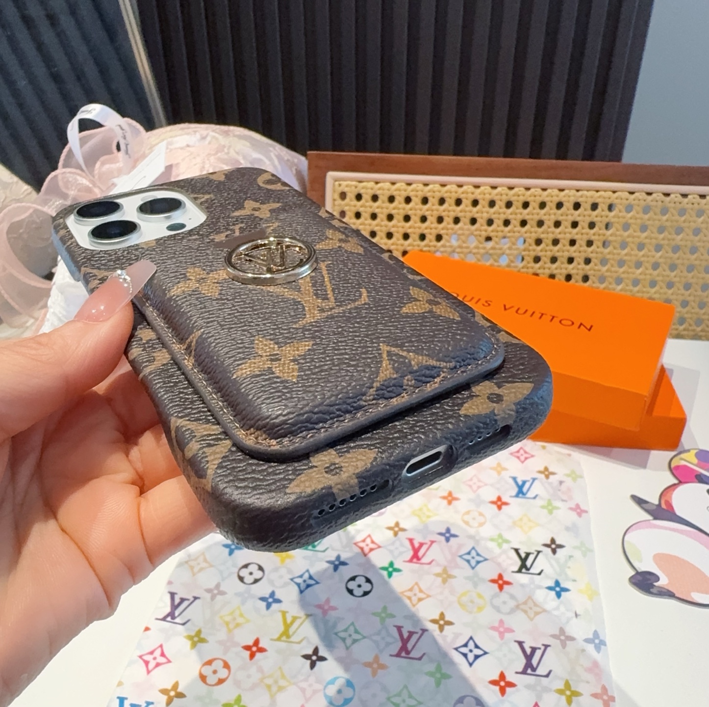 🆕Lv经典爆款手机壳 卡包 lv老花插卡四包壳
 驴牌里的艺术性设计，为LV注入高端时尚
型号：为了不