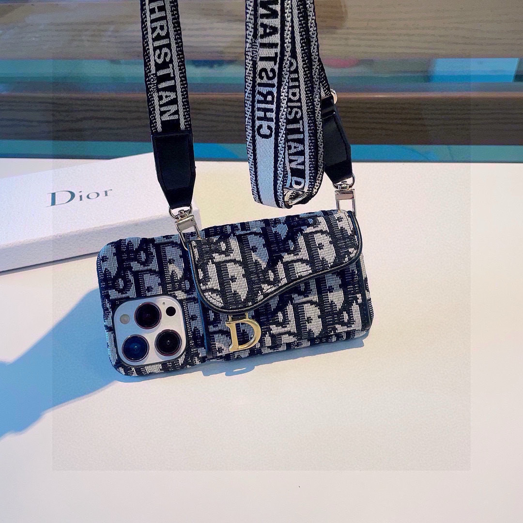 🎉Dior迪奥马鞍包卡包手机壳,可装卡片、证件,可当支架,搭配同款肩带,斜挎手机壳小姐姐必备款!
型号