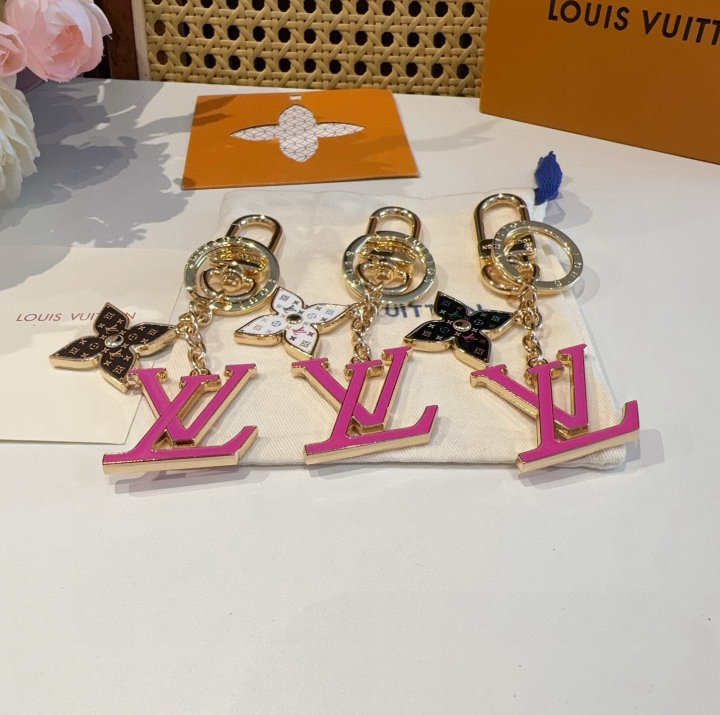  。村上隆三彩系列 白三彩 黑三彩 老花 LV 钥匙扣 SPring Street 包饰与钥匙扣 包包挂