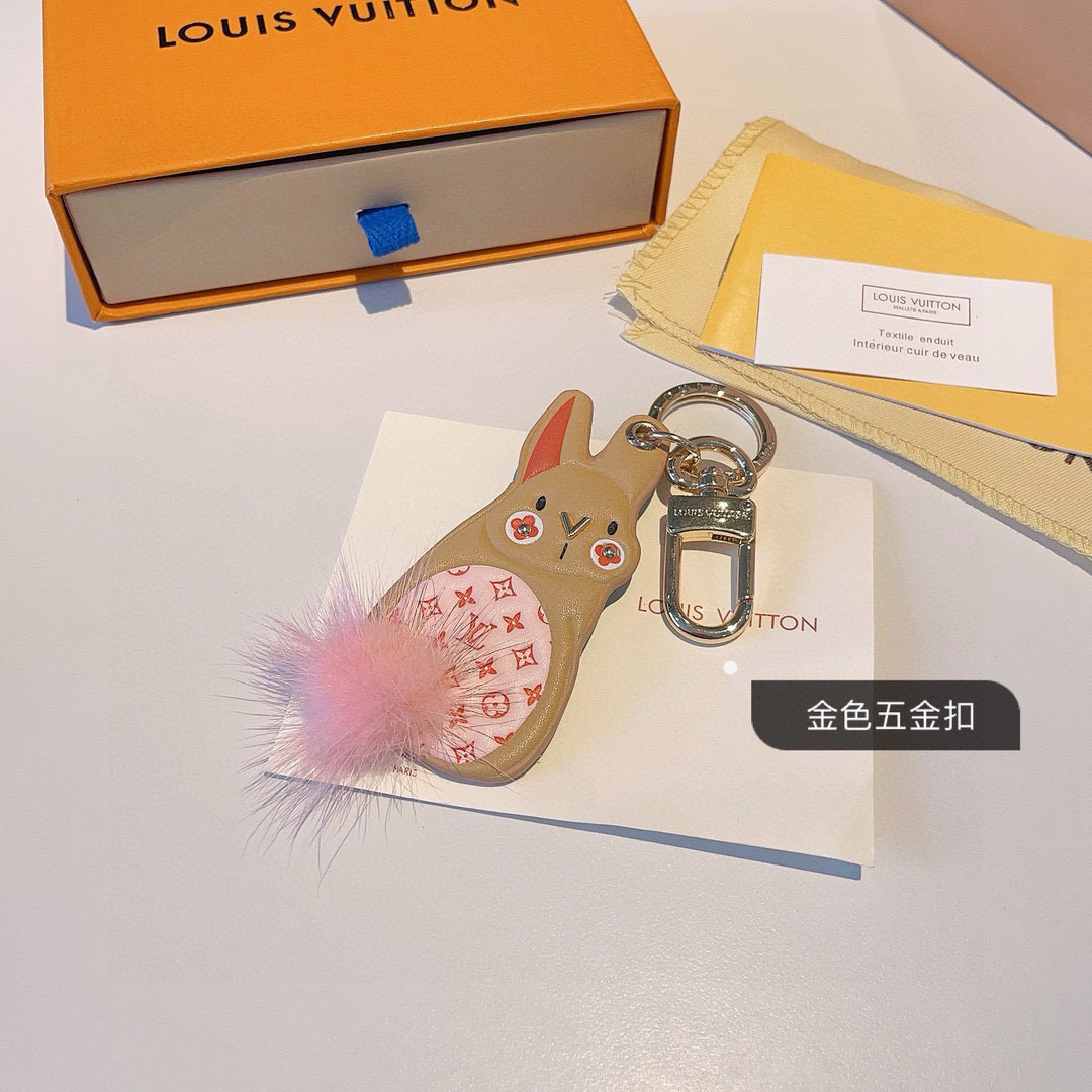 🆕LV小兔子钥匙扣水貂毛兔子尾巴
LV包饰与钥匙扣（中国首发）
小兔子形象