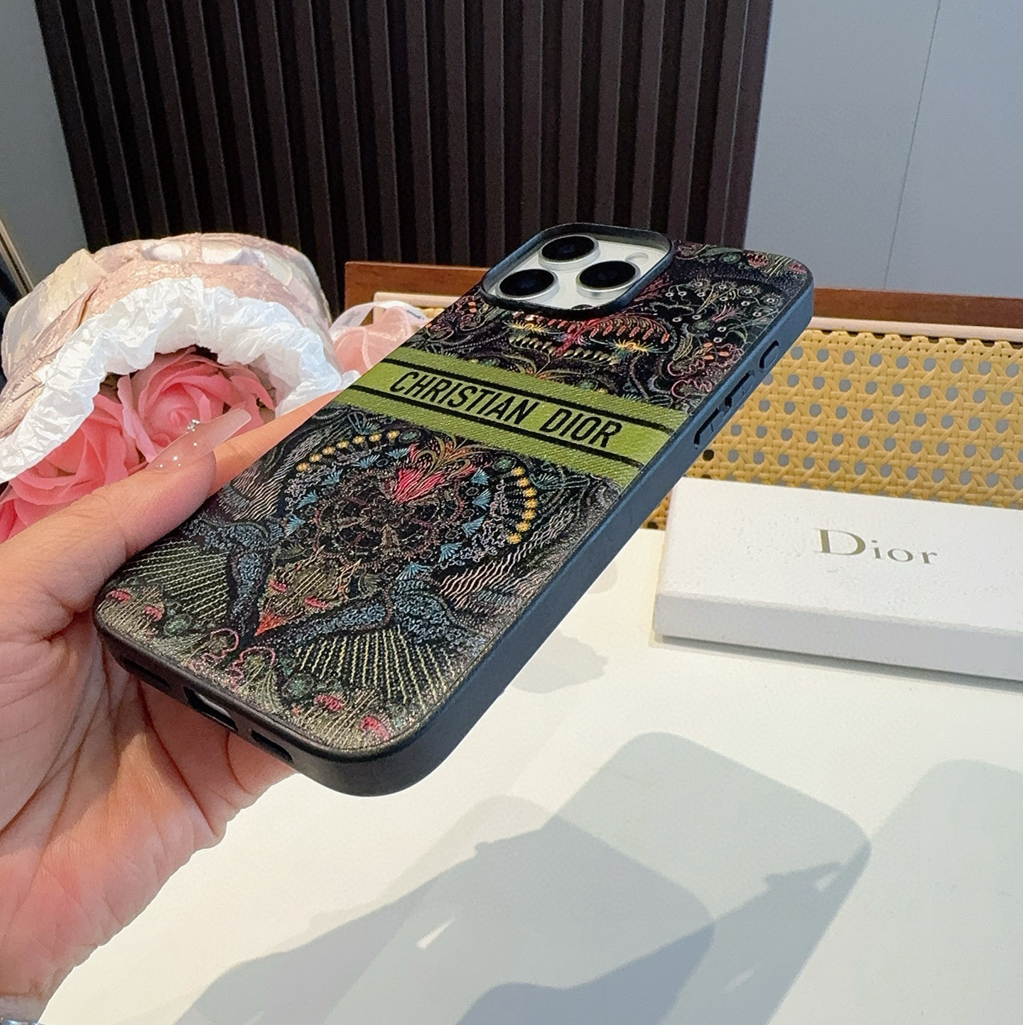  。Dior官网同步原版贴皮手机壳📱爱之光Light of love 系列手机壳 666666
型号：为