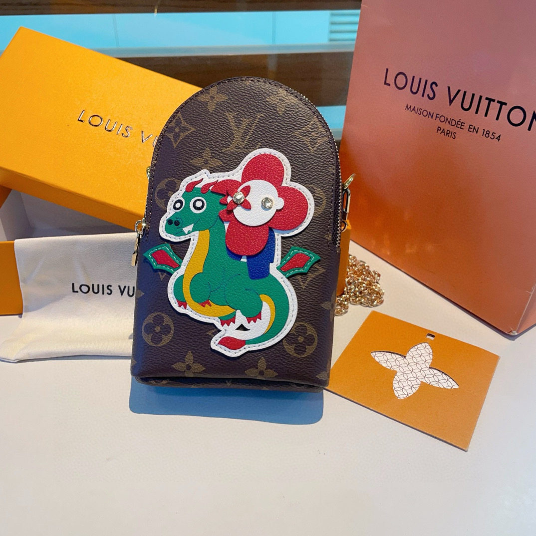  🆕LV太阳花飞龙🐲手机包，链条斜挎手机包，零钱包，可装1/2部手机及零钱💄
生活出门不需要带现金的时代
