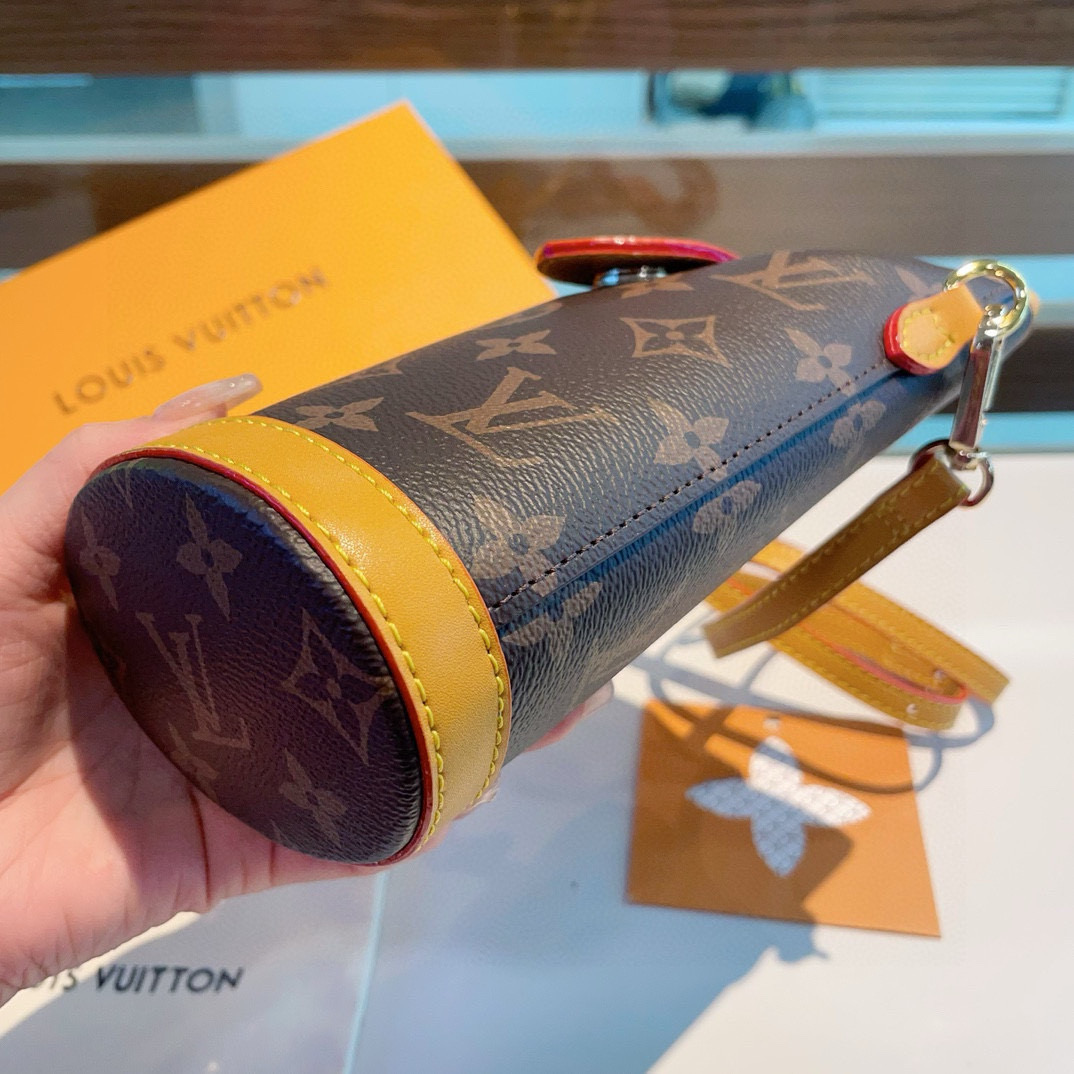  。LV薯条🍟斜挎手机包mini包包  
M80874 Louis Vuitton 路易威登FOLD M