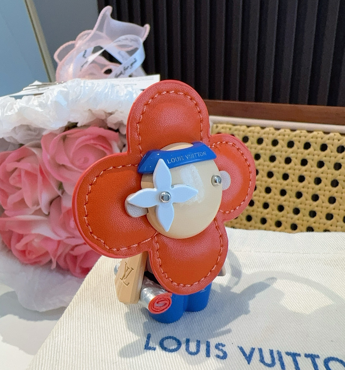 🆕Louis Vuitton 路易威登 薇薇安钥匙扣 LV包饰挂件 太阳花公仔 精钢五金  原版logo