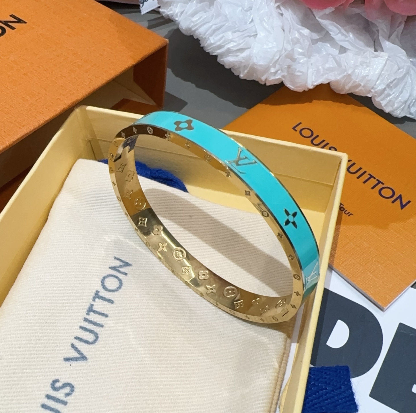  。LOUIS VUITTON官网热款MONOGRAM LV手镯 
LV珐琅滴胶手环 顶级太钢材质 真空