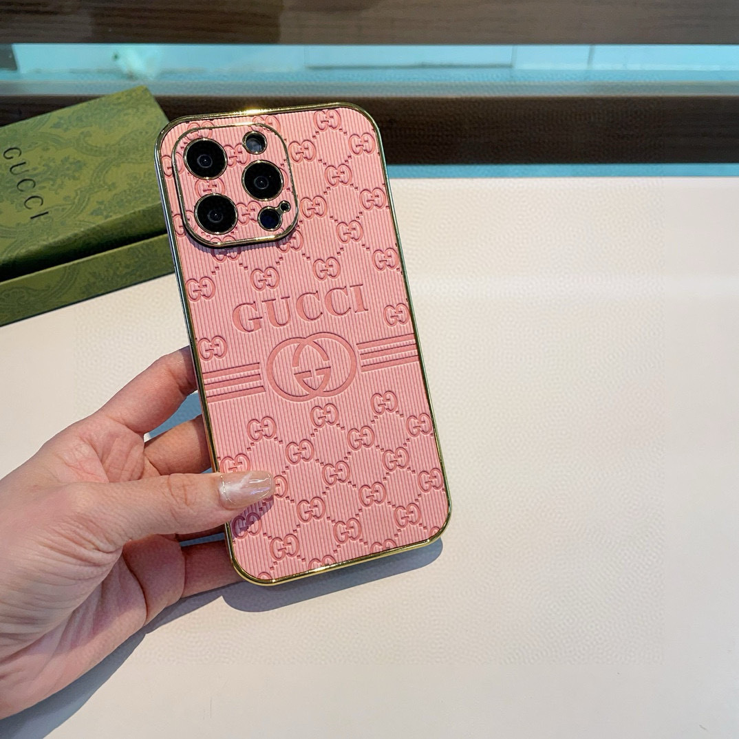 。 古驰Gucci电镀侧贴压纹手机壳 全包精孔手机壳
型号:为了不出现报错型号,请打开本机查看手机设置