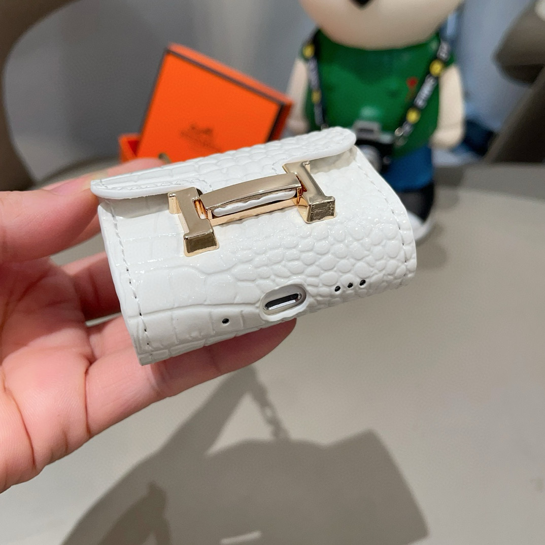 ❤️爱马仕蓝牙耳机包💥官网11耳机套
鳄鱼皮纹（花纹随机裁剪）金属Logo 时尚迷你斜挎包包  可以当包