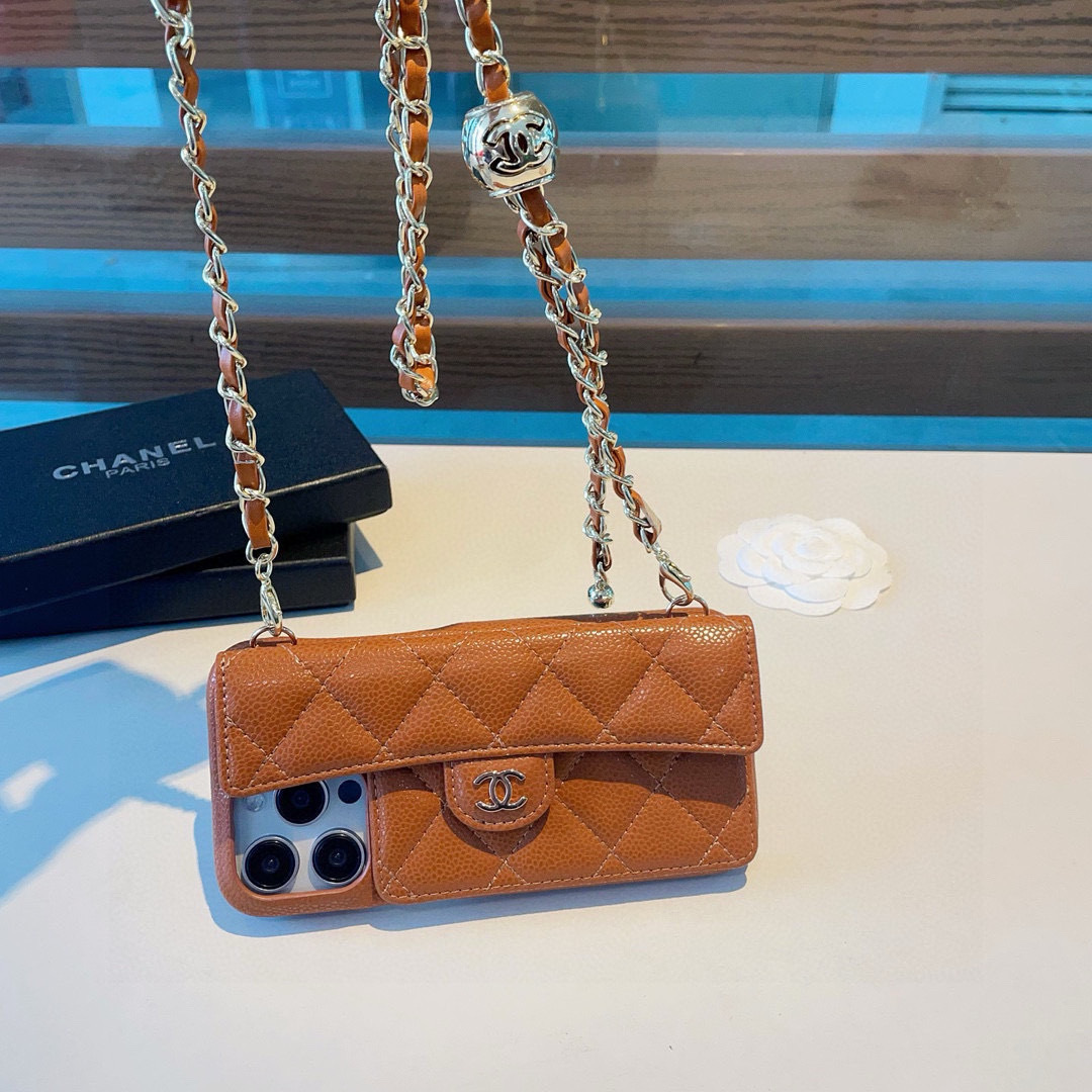 💃CHANEL💠香奈儿火爆时尚圈的手机壳
真香系列 热爆美拉德色系
专柜同款⛓链条双C小金球可调节链