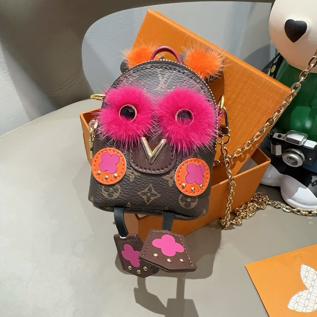  🆕LOUIS VUITTON官网M69552  PALM SPRINGS BEAR包饰与钥匙扣。
Lv