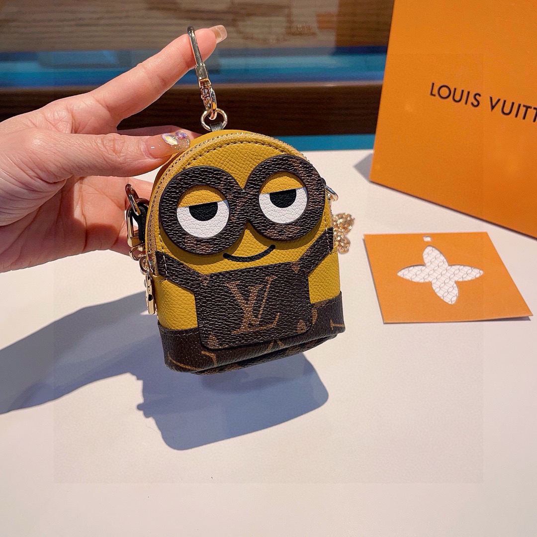 ❗原单货
☀ LOUIS VUITTON 小黄人链条斜挎小包，mini包包 可装银行卡💄蓝牙耳机…钥匙扣