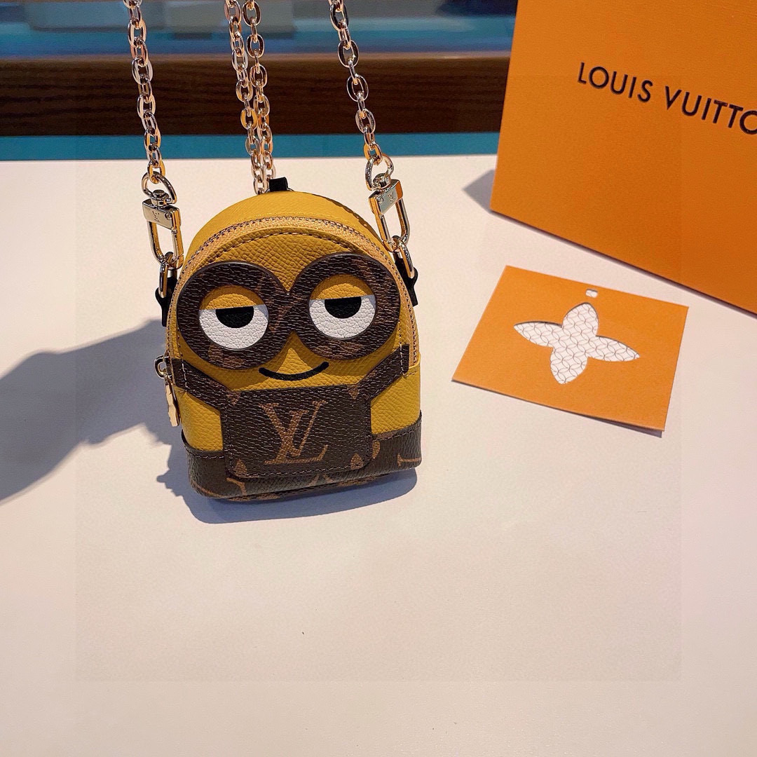 ❗原单货
☀ LOUIS VUITTON 小黄人链条斜挎小包，mini包包 可装银行卡💄蓝牙耳机…钥匙扣