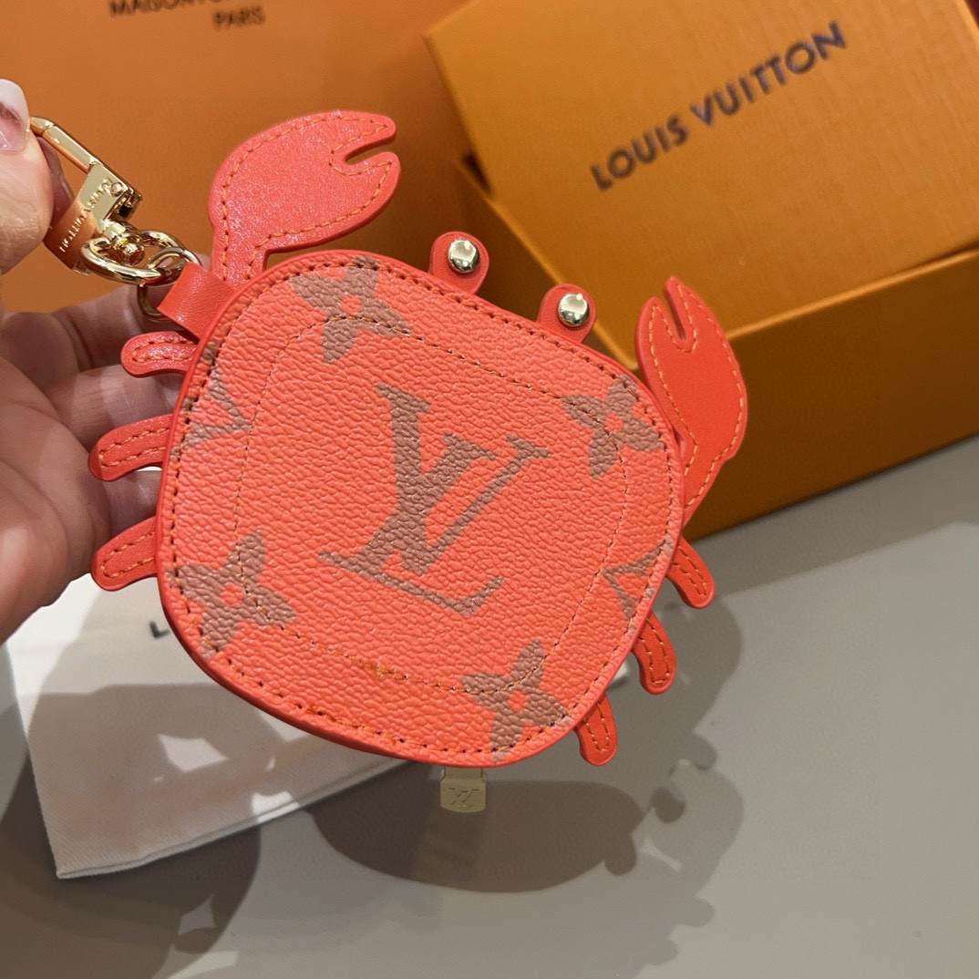  🆕官网新品 热卖Louis Vuitton 路易威登lv 小螃蟹耳机包钥匙扣挂件挂饰 Lv钥匙包蓝牙耳