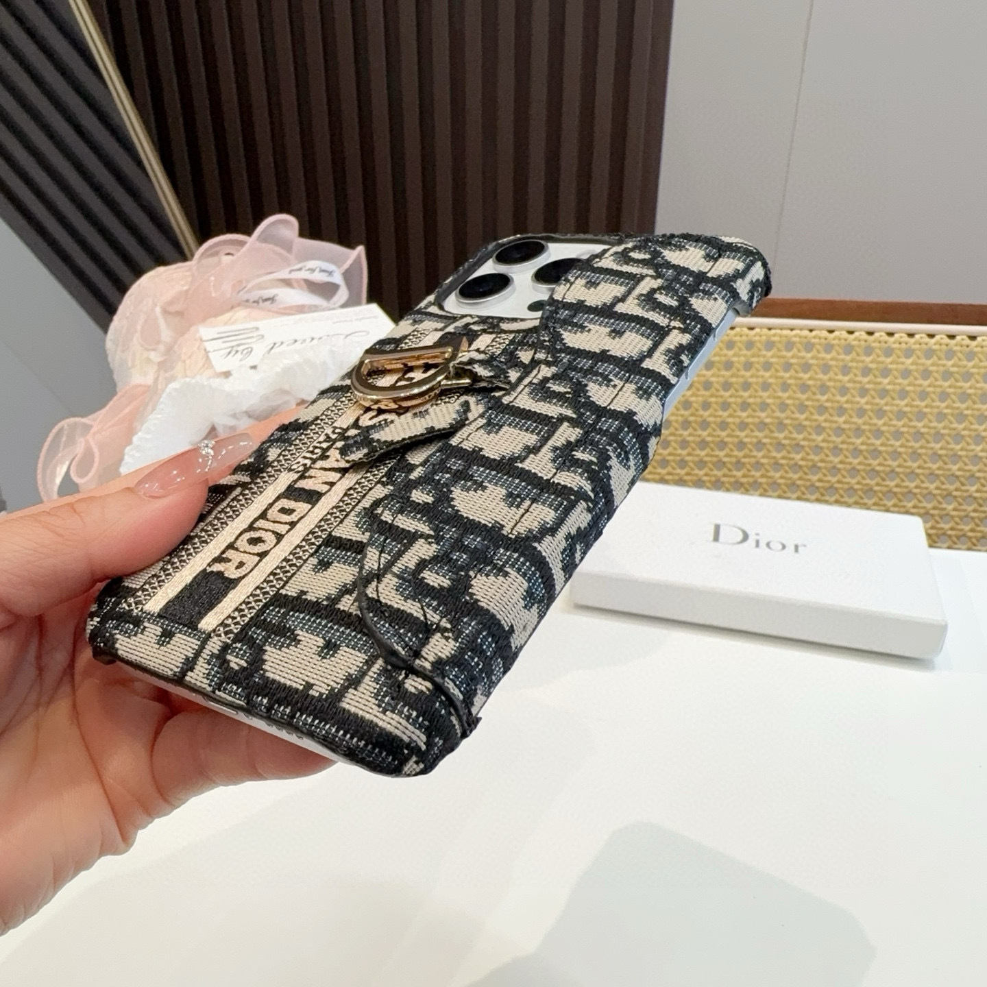 ✨✨iPhone16型号已更新
Dior刺绣布艺刺绣卡包手机壳
型号:为了不出现报错型号,请打开本机查看