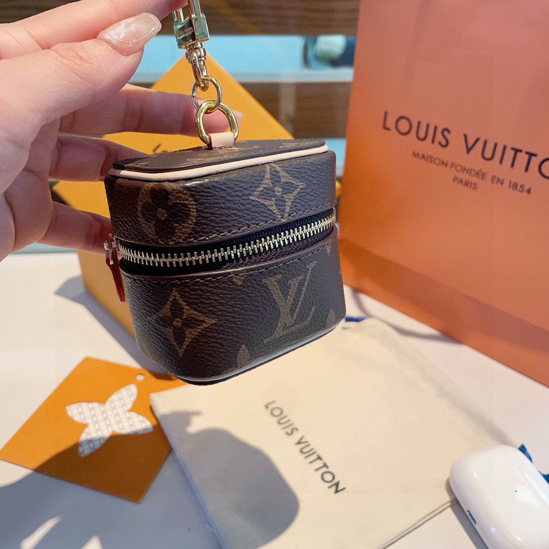 ❗️lv 迷你包包 零钱包钥匙扣耳机包  包包挂件挂饰
可放耳机 卡片 💄零钱等小物件
Vanity 