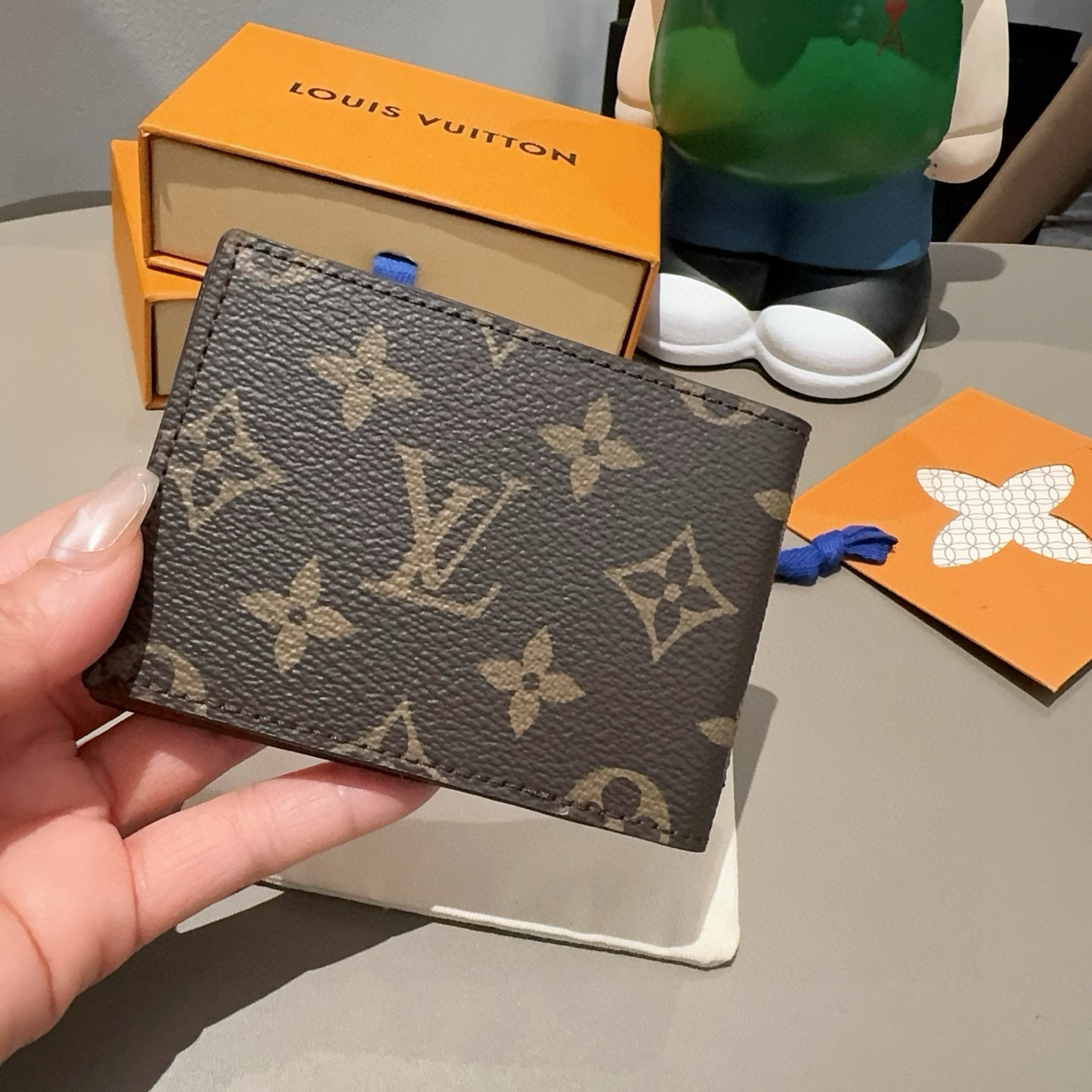  。LV卡通经典老花证件皮夹零钱包，唐老鸭 小柴犬图案，可放驾驶证 通行证 身份证等各种证件🪪经典老花卡