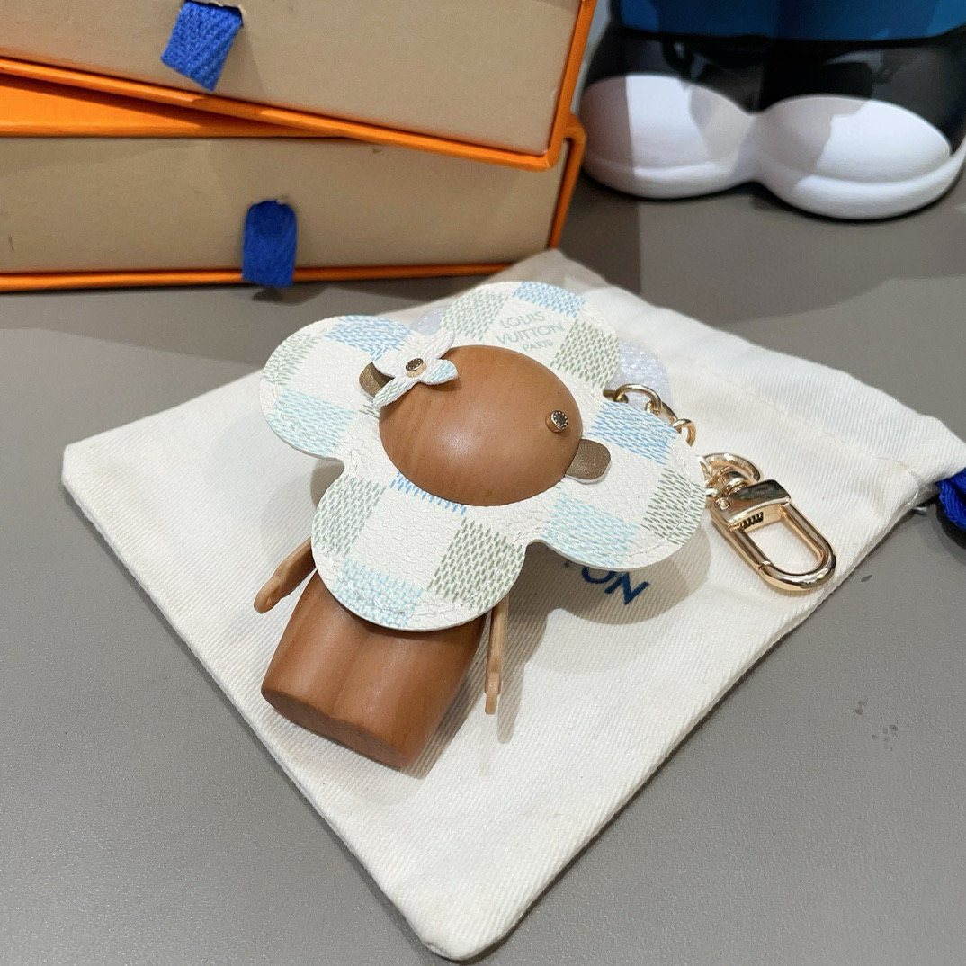  🆕LOUIS VUITTON新款包饰与钥匙扣。LV薇薇安太阳花包包挂件 手机壳挂件
可满足各种时尚品味