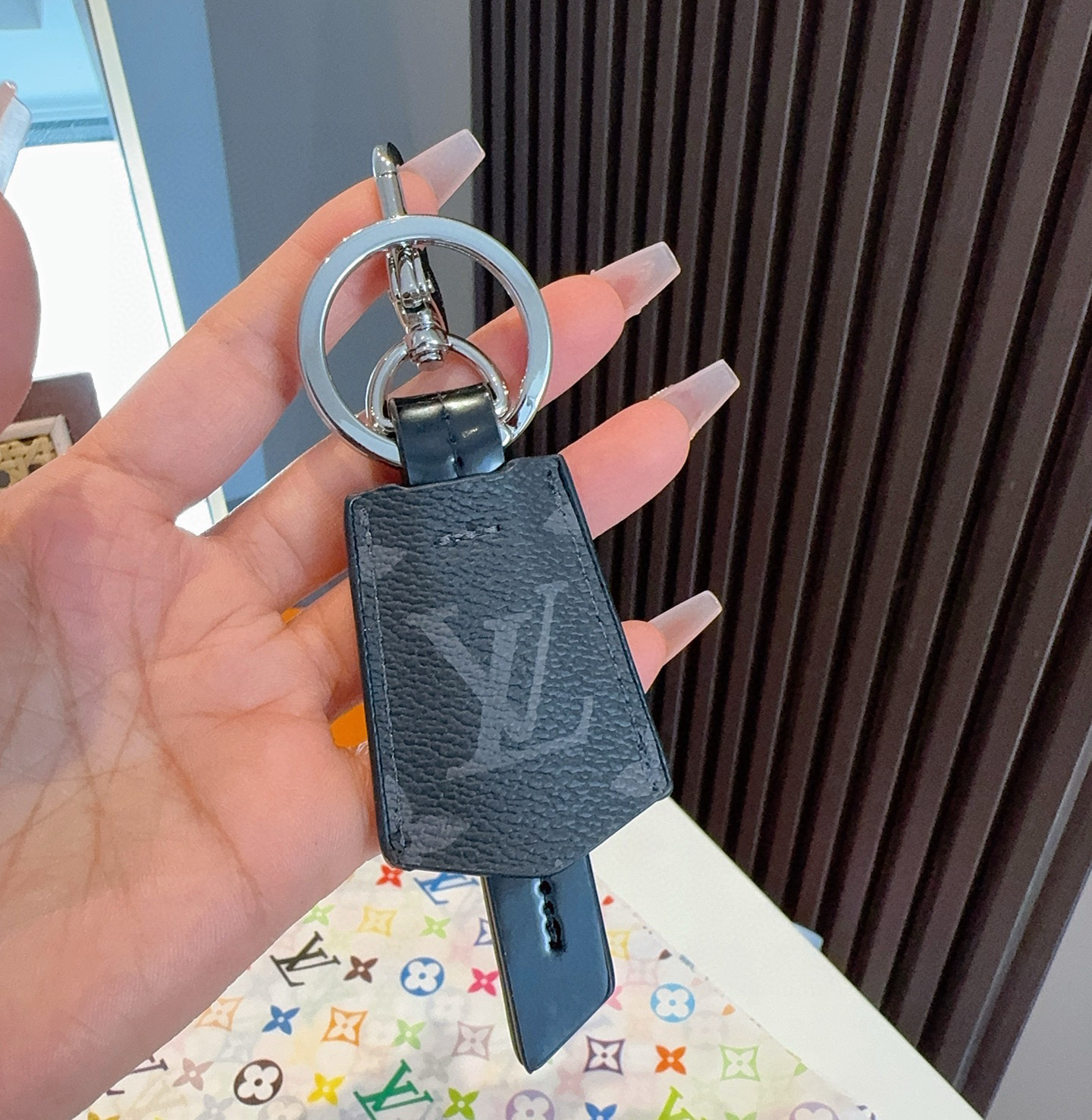 🆕LOUIS VUITTON官网M63620  LV CLOCHES-CLES包饰与钥匙扣。
✨借鉴旅行