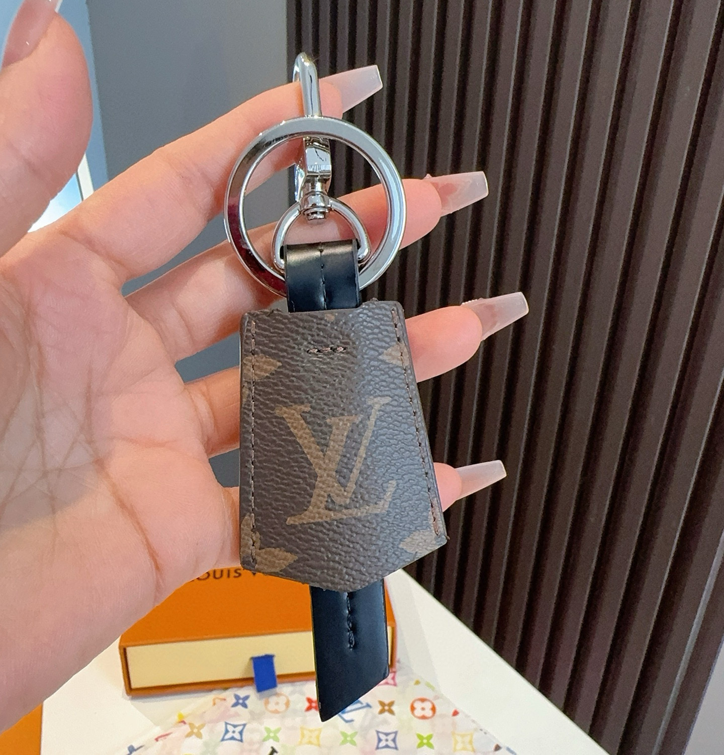 🆕LOUIS VUITTON官网M63620  LV CLOCHES-CLES包饰与钥匙扣。
✨借鉴旅行