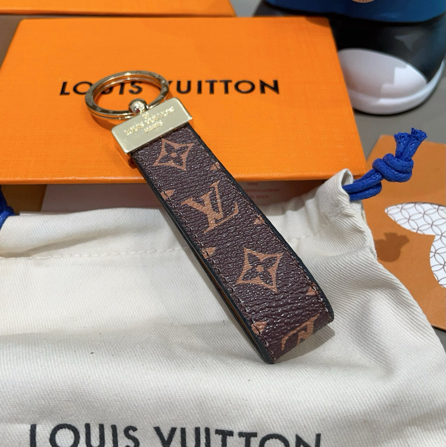 🆕LV 钥匙扣车钥匙扣经典老花/黑格，Monogram 帆布不仅精美，而且经久耐用， 是 Dragonn