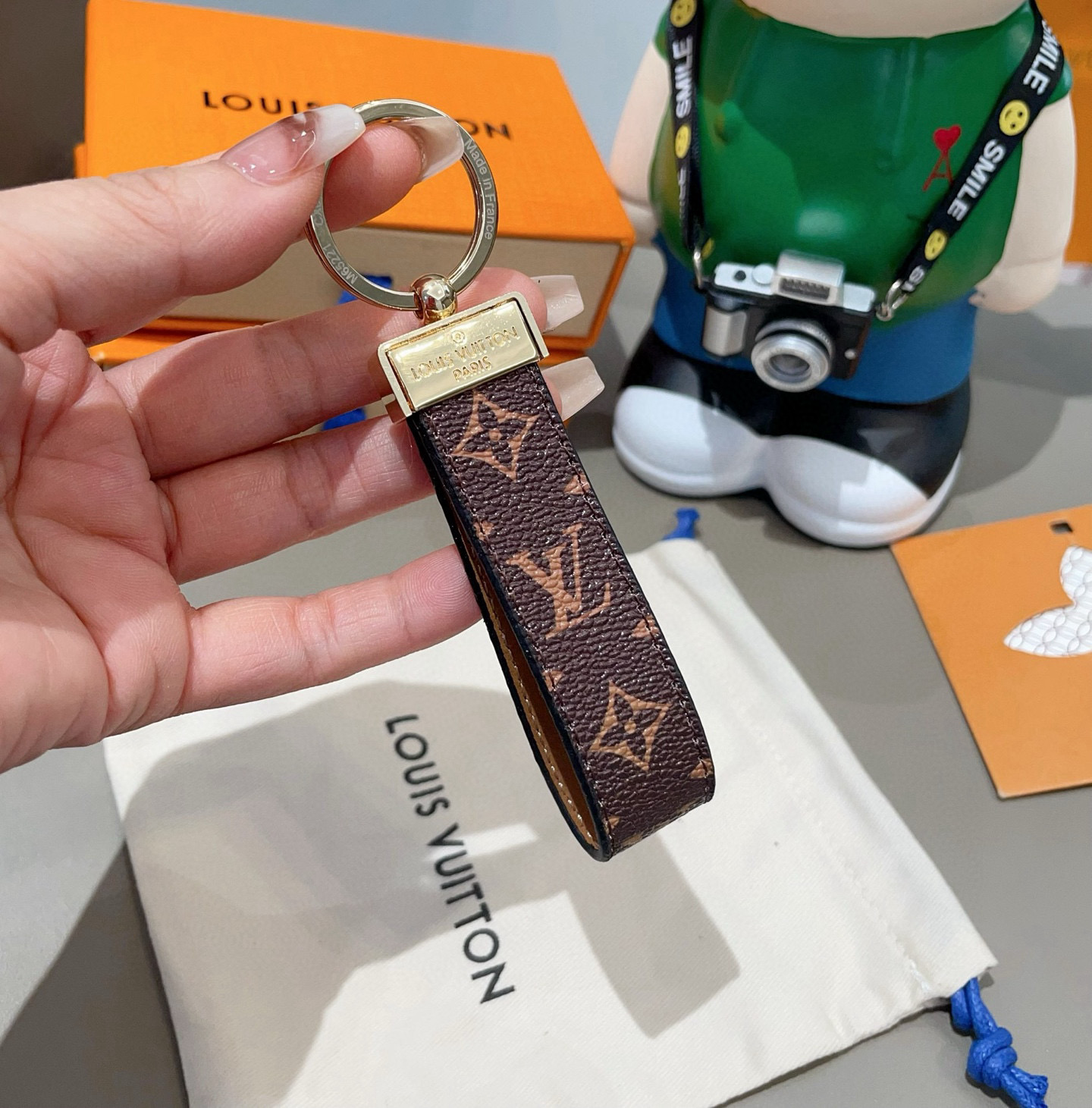 🆕LV 钥匙扣车钥匙扣经典老花/黑格，Monogram 帆布不仅精美，而且经久耐用， 是 Dragonn
