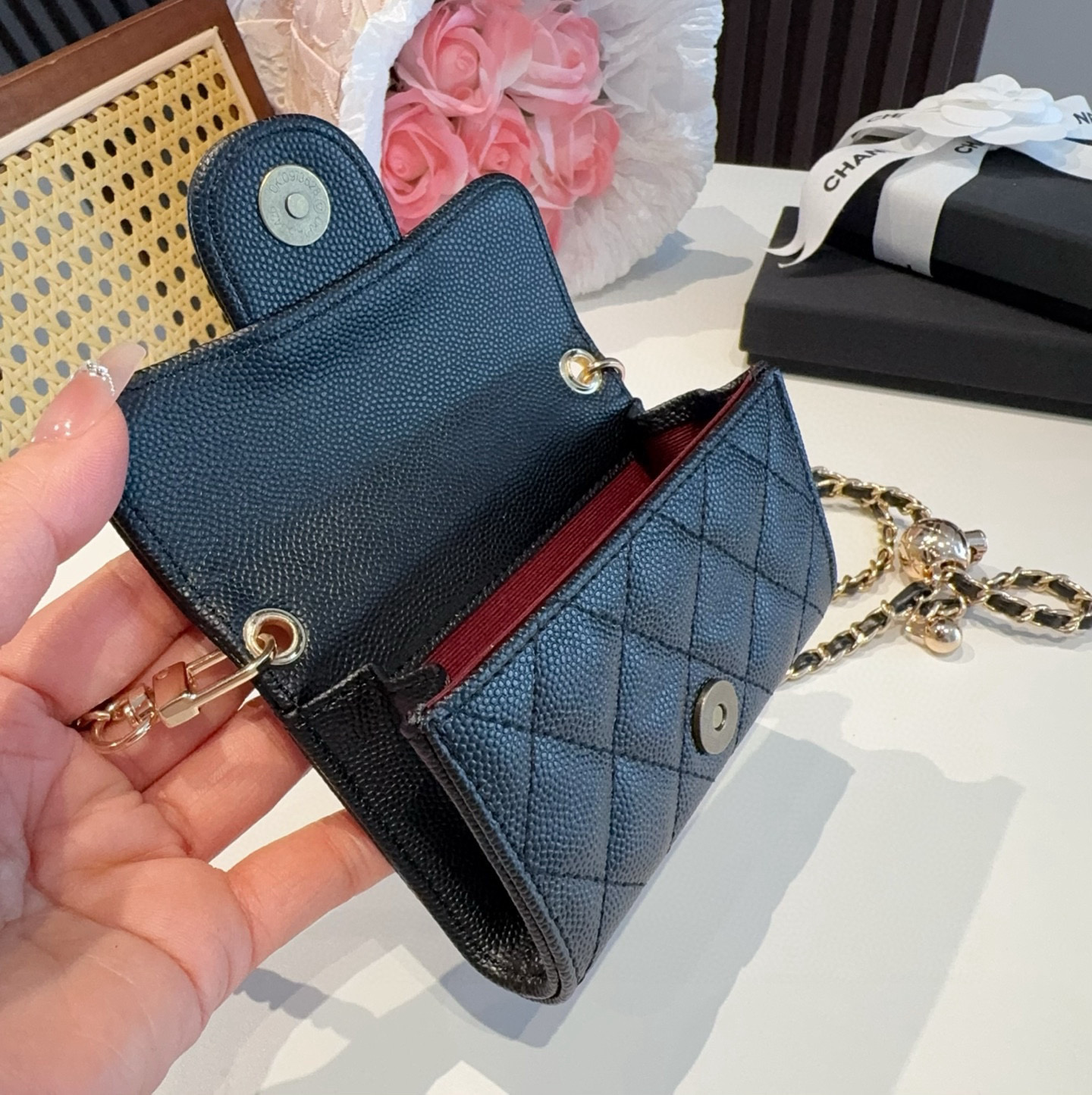 ❤️香奈儿CHANEL 金球mini斜挎包包 零钱包👛搭配金球链条⛓️挂绳可拆卸❤️可放耳机 纸巾 口红