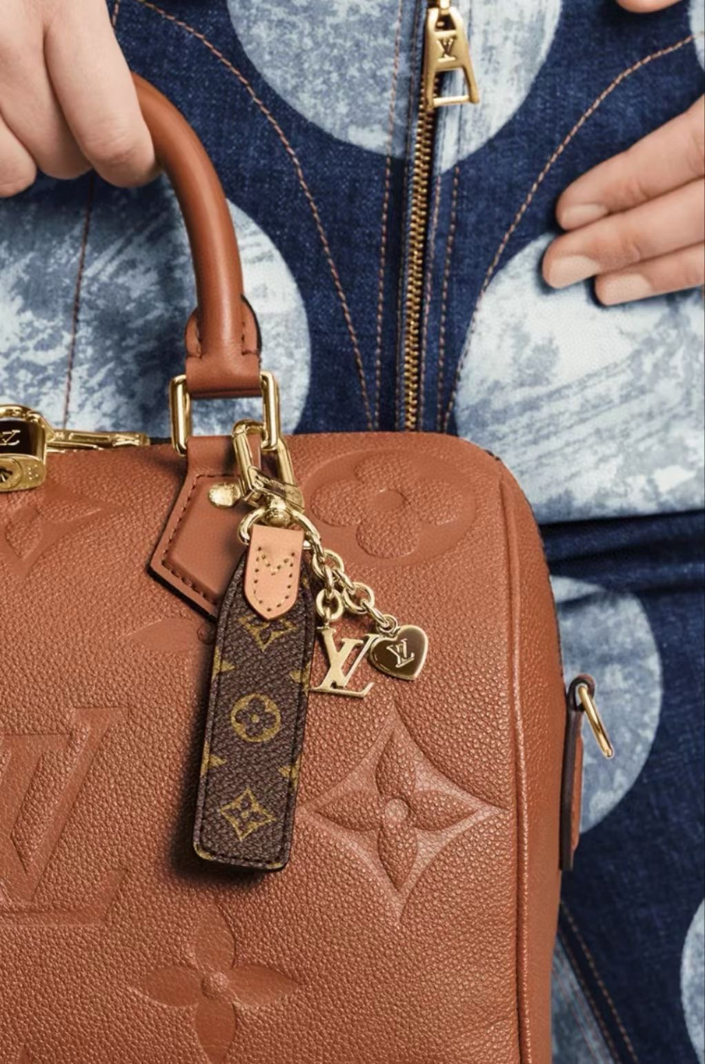 🆕LOUIS VUITTON官网M  LV 包饰与钥匙扣挂件
LV Cherished Tab 钥匙扣结