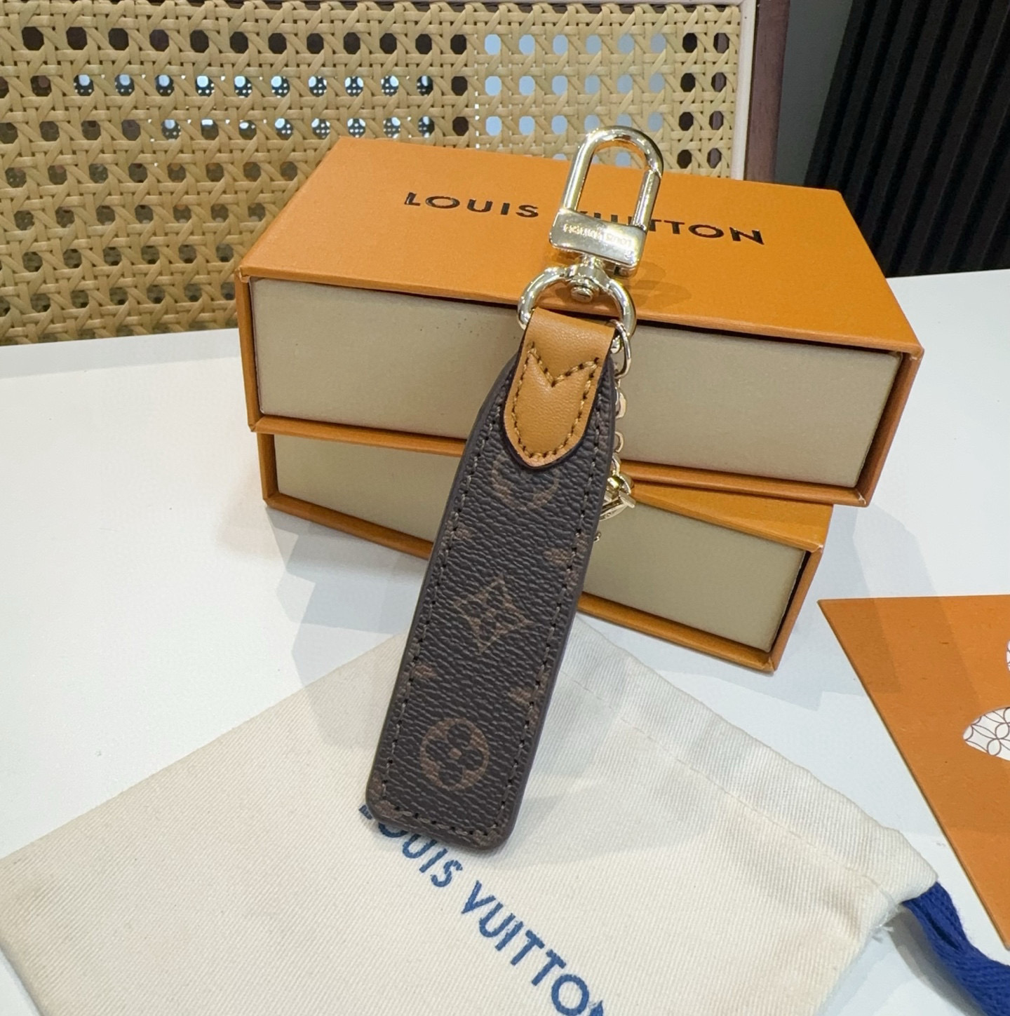 🆕LOUIS VUITTON官网M  LV 包饰与钥匙扣挂件
LV Cherished Tab 钥匙扣结