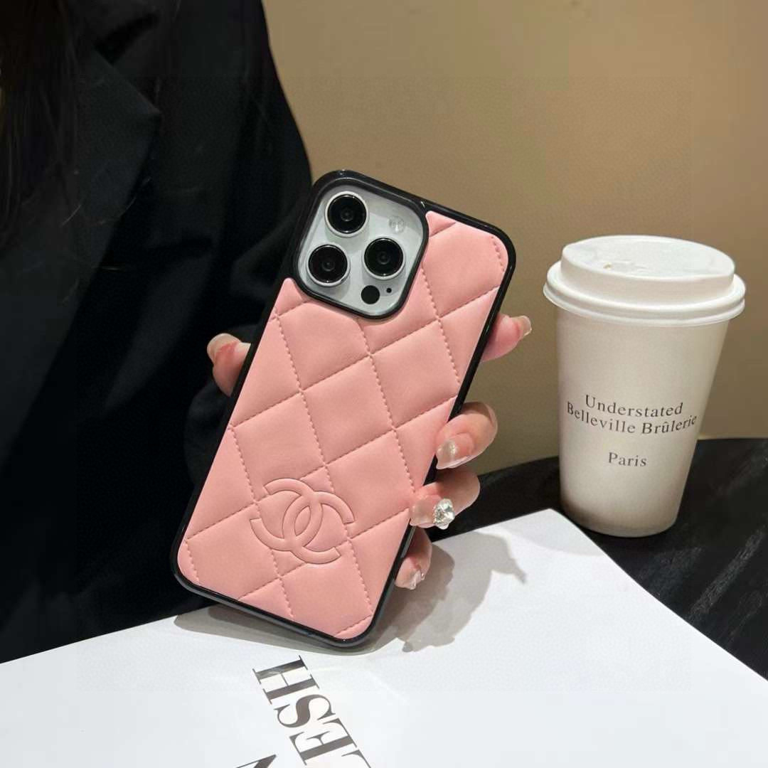 🆕香奈儿手机壳菱格小香风皮标，PU皮仿羊皮手感舒适强
型号：为了不出现报错型号，请打开本机查看手机设置显