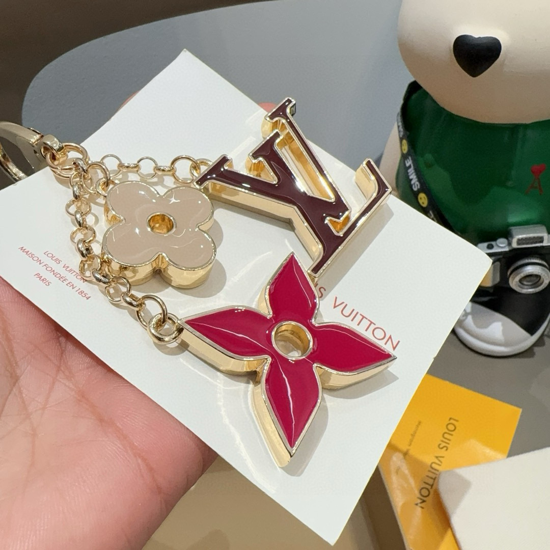 🆕LOUIS VUITTON官网钥匙扣 LV经典四瓣花设计，精钢电镀搭配精致珐琅 高品质 不是市面普通版