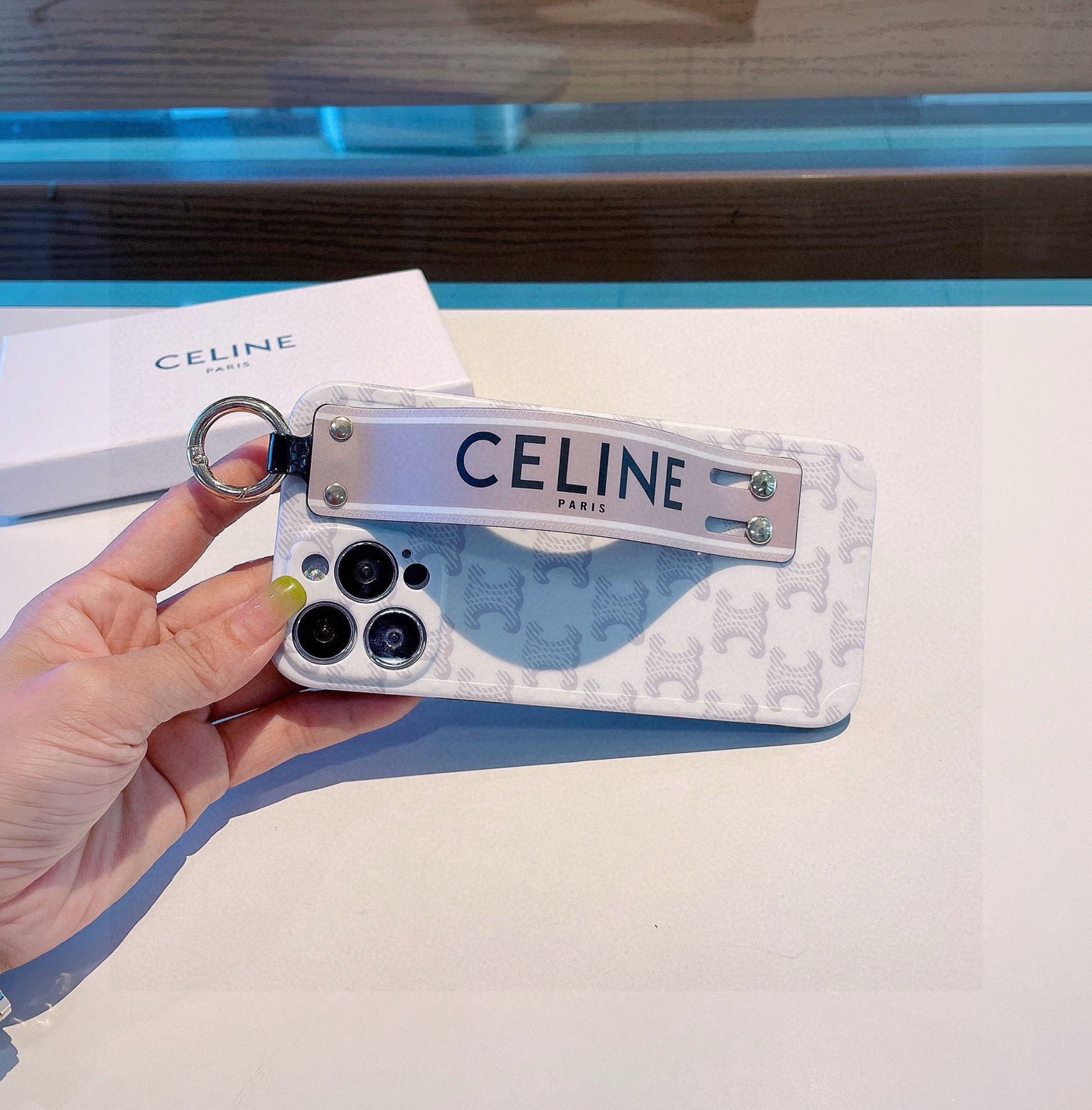  。赛琳CELINE直边波点相框，手腕带手机壳，全包磨砂软壳 凹造型神器！
型号：为了不出现报错型号，请